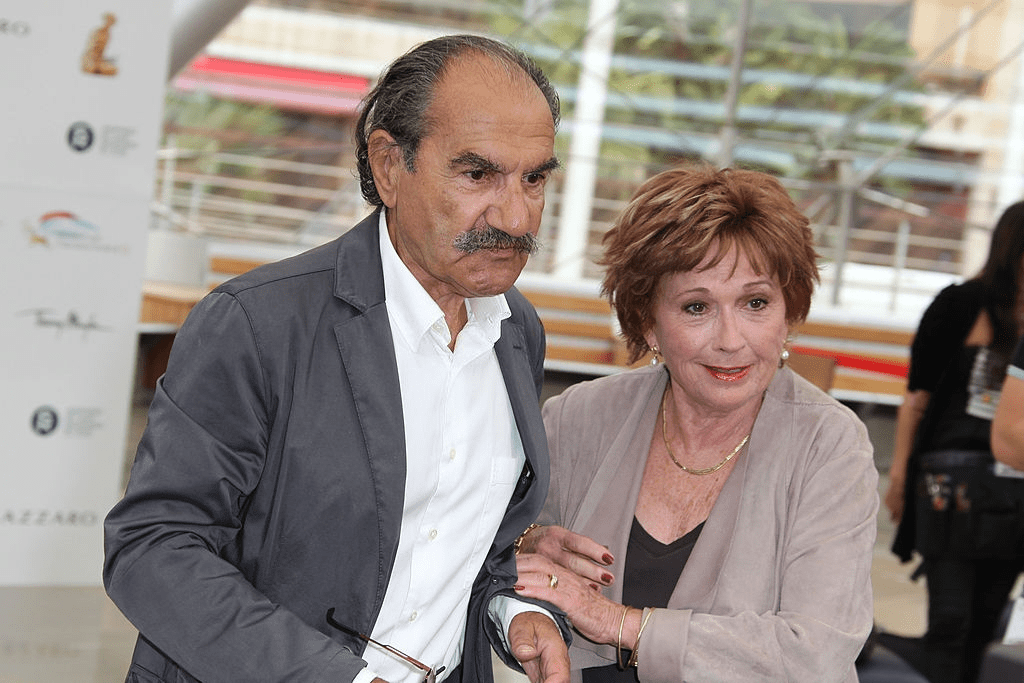 Gérard Hernandez et Marion Game participent à Photocall pour "Scènes de Ménages" lors du 51e Festival de télévision de Monte Carlo, le 7 juin 2011 à Monaco. | Photo : Getty Images