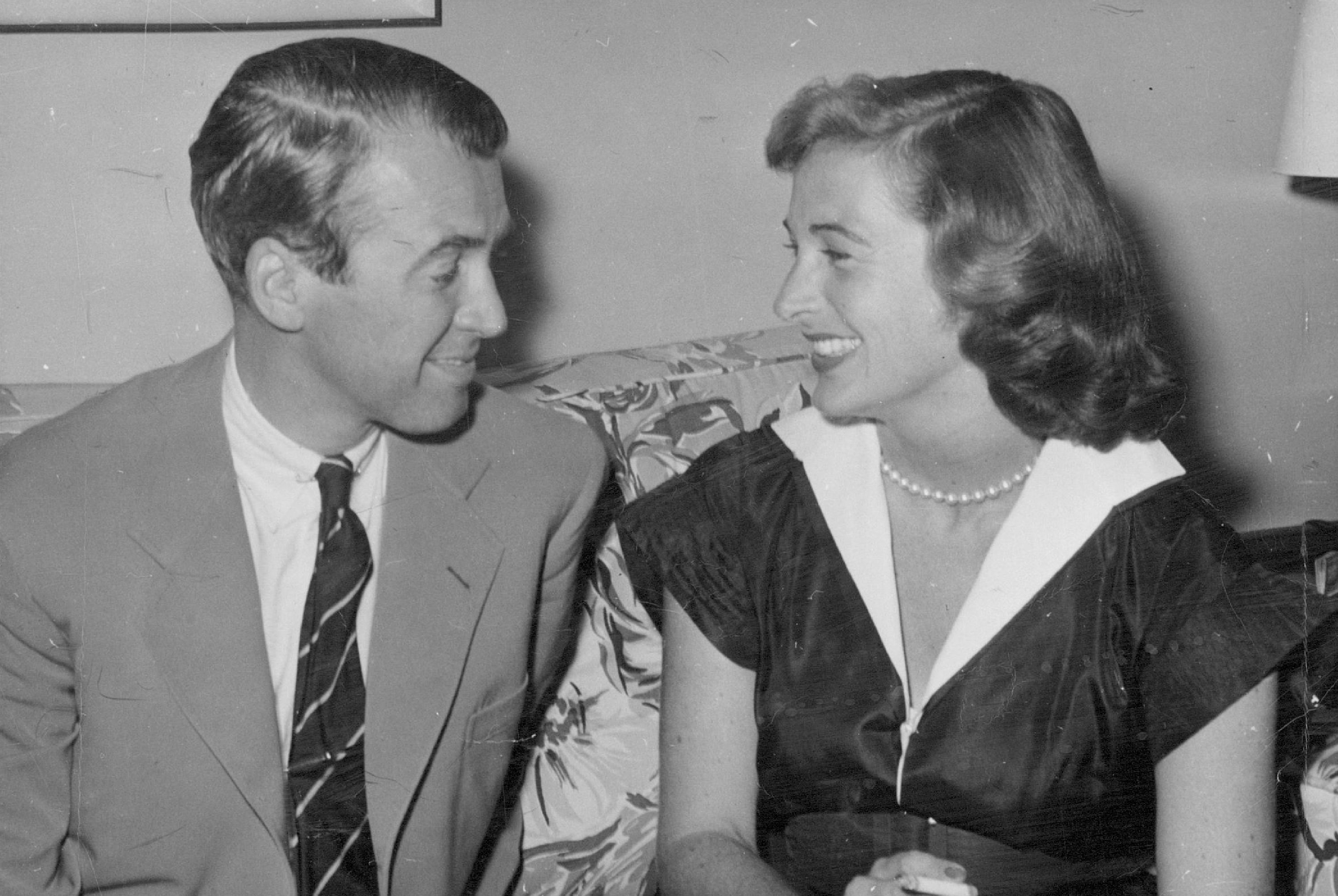 James Stewart and Gloria Hatrick McLean at the Broadmoor hotel, Colorado Springs on August 17, 1949 | Source: Getty Images
