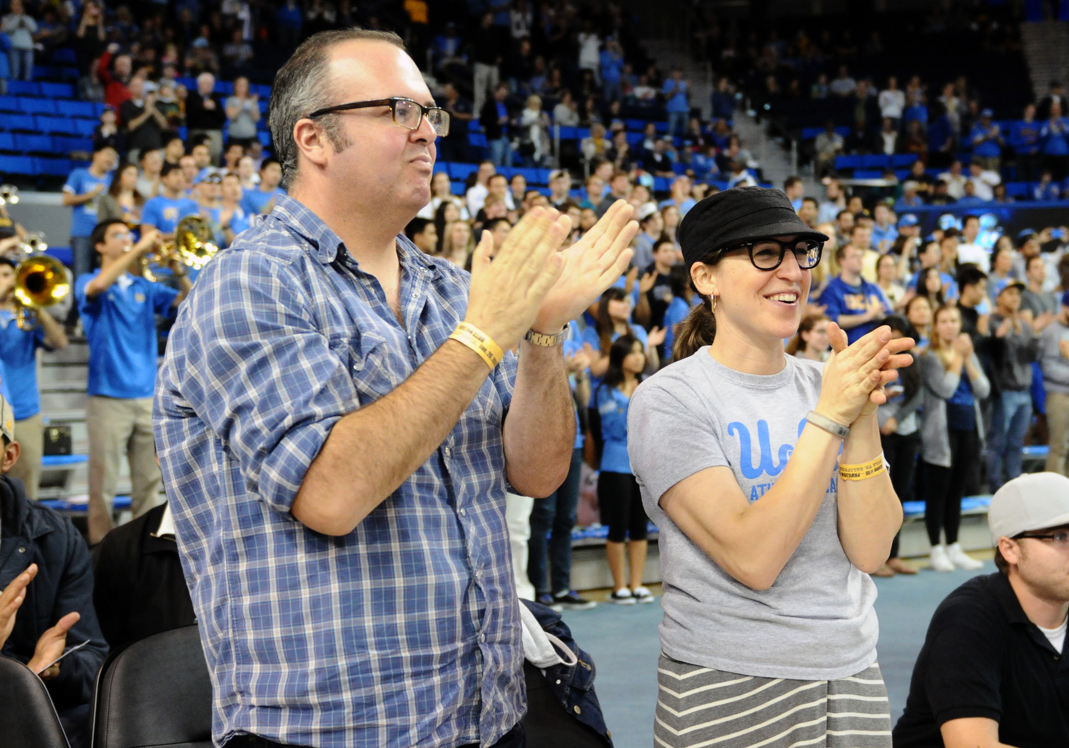 Mayim Bialik and Michael Stone attend an NCAA basketball game between the California Golden Bears and the UCLA Bruins in Los Angeles, California on January 26, 2014 | Source: Getty Images