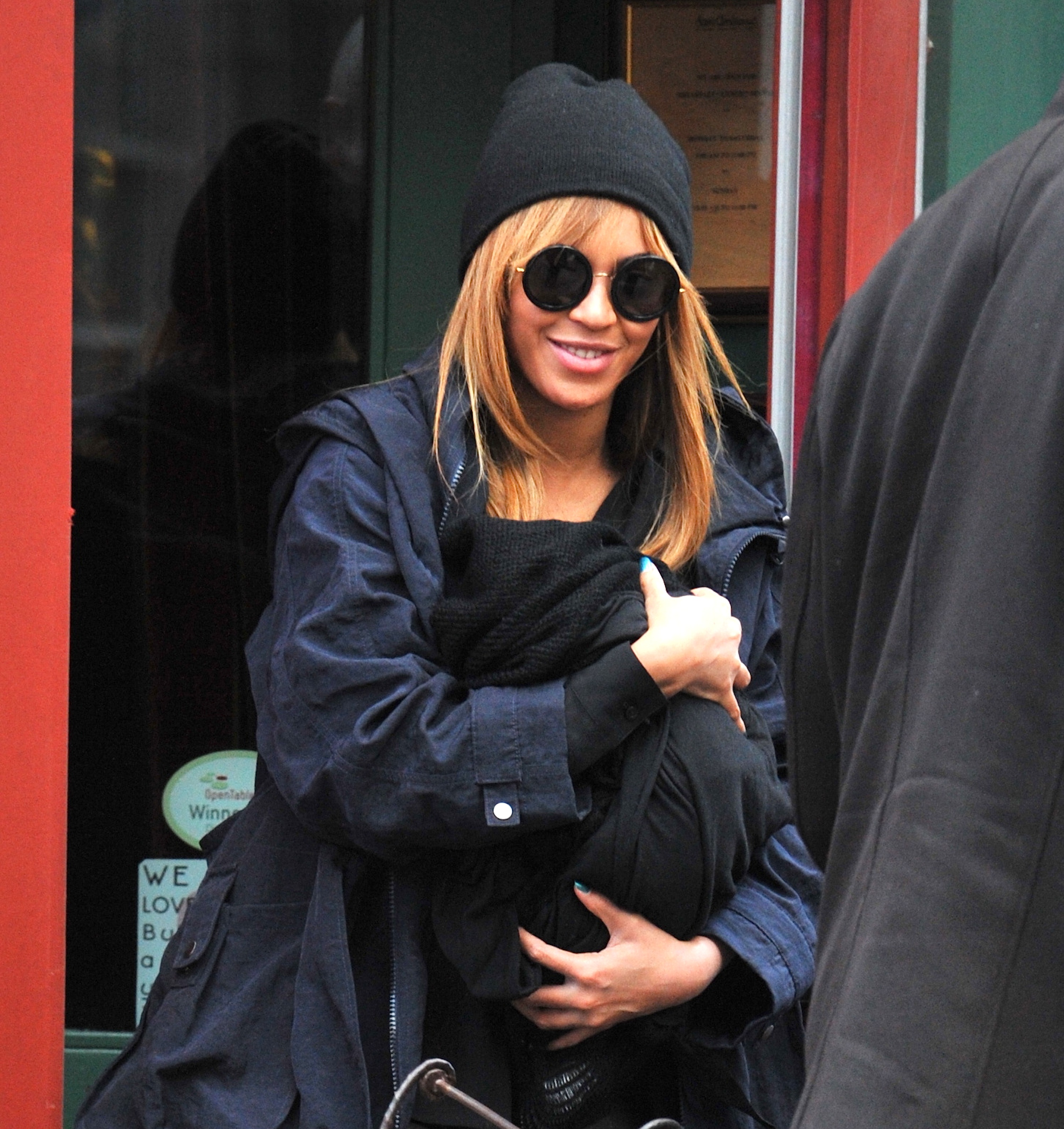 Beyonce Knowles seen cradling her daughter Blue Ivy Carter on February 25, 2012 in New York City | Source: Getty Images