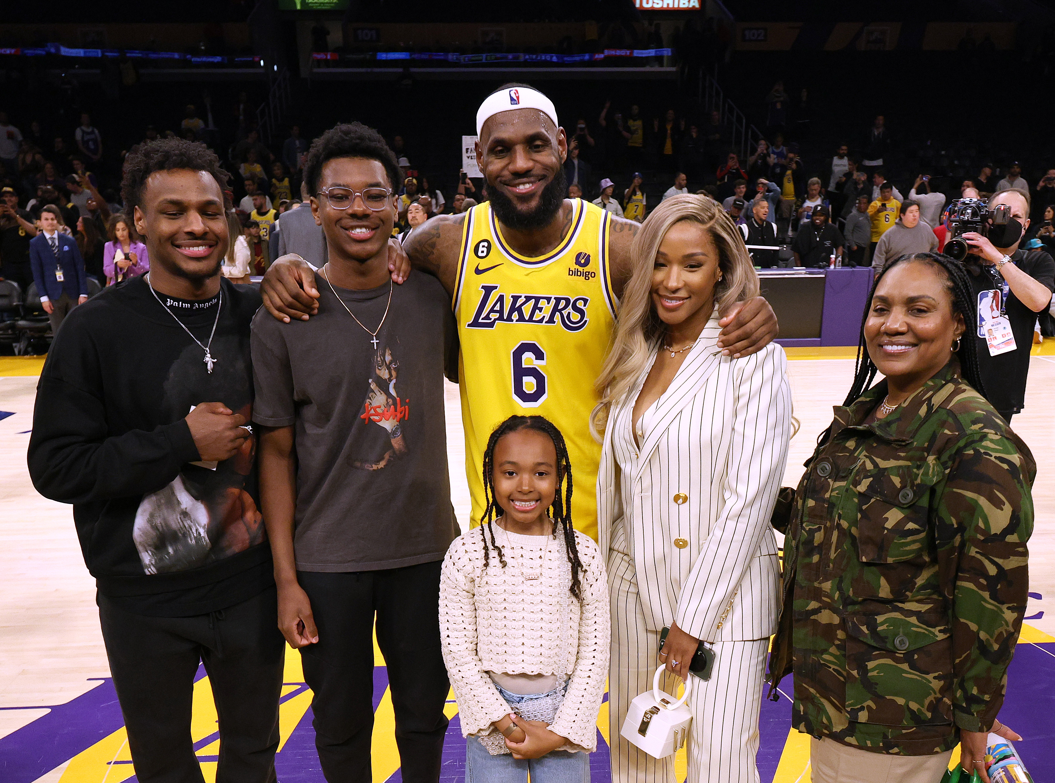 LeBron James poses for a picture with Bronny James, Bryce James, Zhuri James, Savannah James and Gloria James at Crypto.com Arena on February 07, 2023 in Los Angeles, California | Source: Getty Images