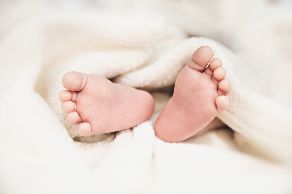 Pies de un bebé recién nacido. | Foto: Shutterstock