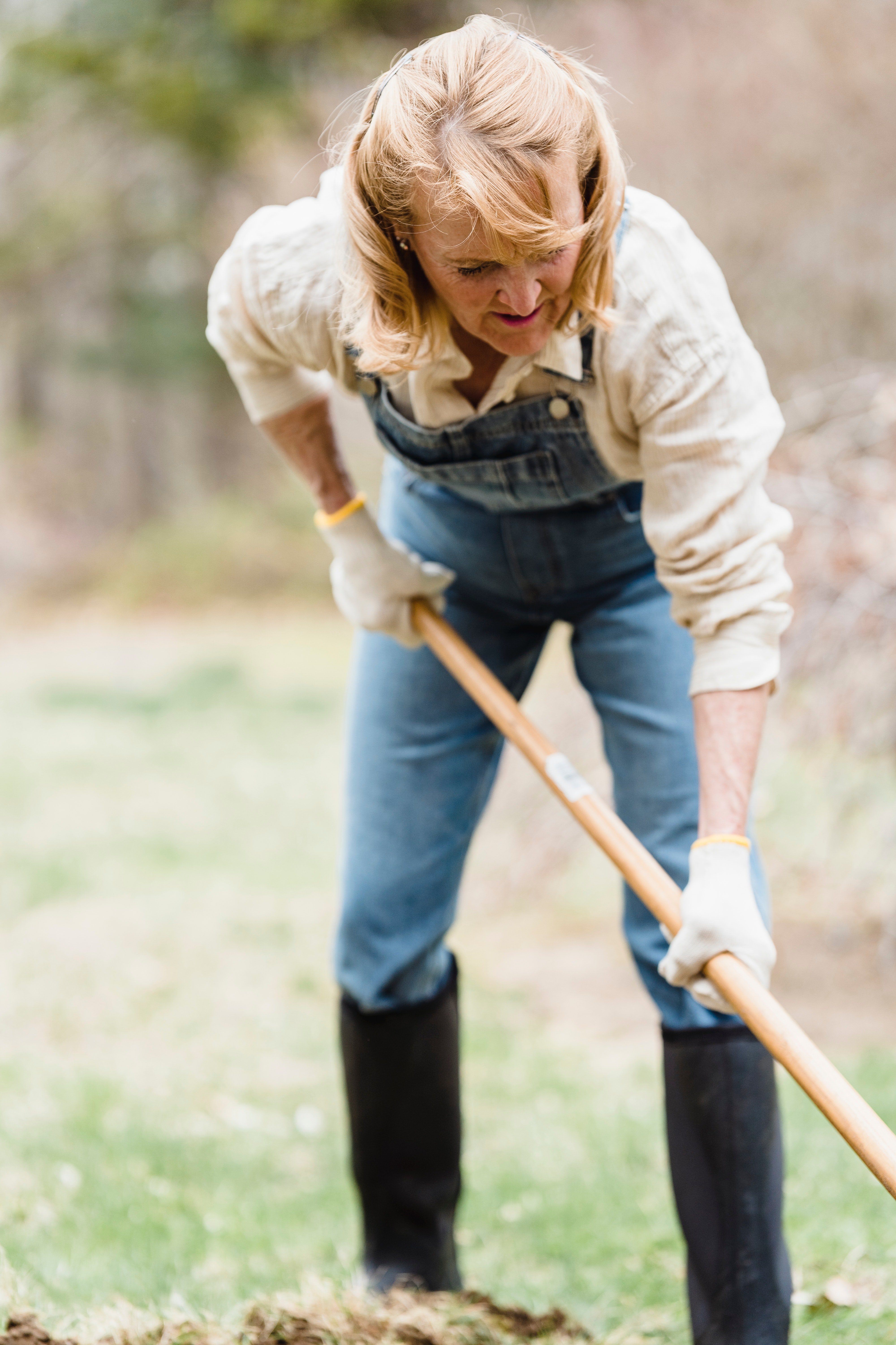 Lorena asked the woman who she was and what she was doing in her yard. | Source: Pexels