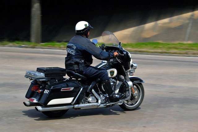 Polizist auf Motorrad | Pixabay