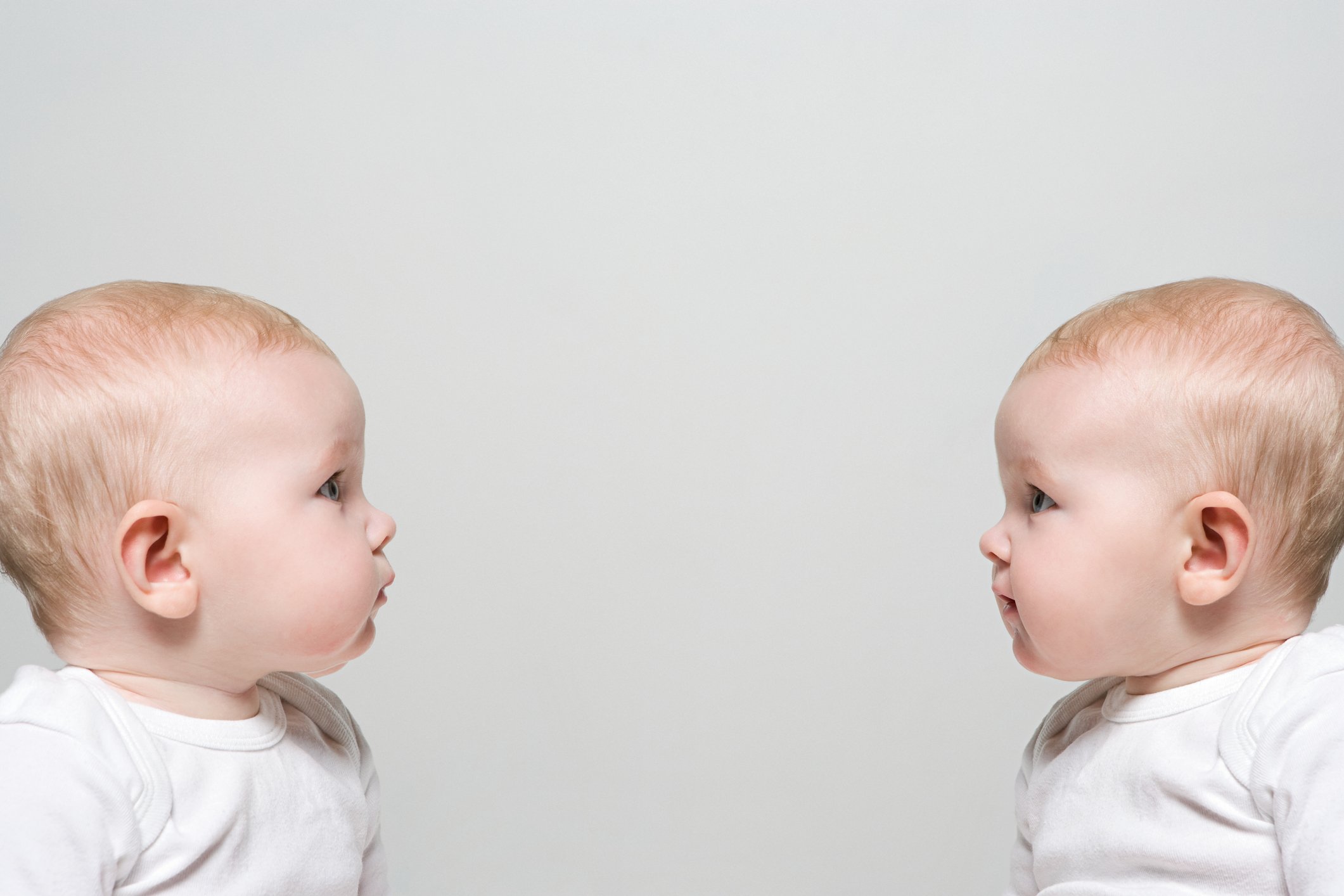 Babies face to face | Photo: Getty Images