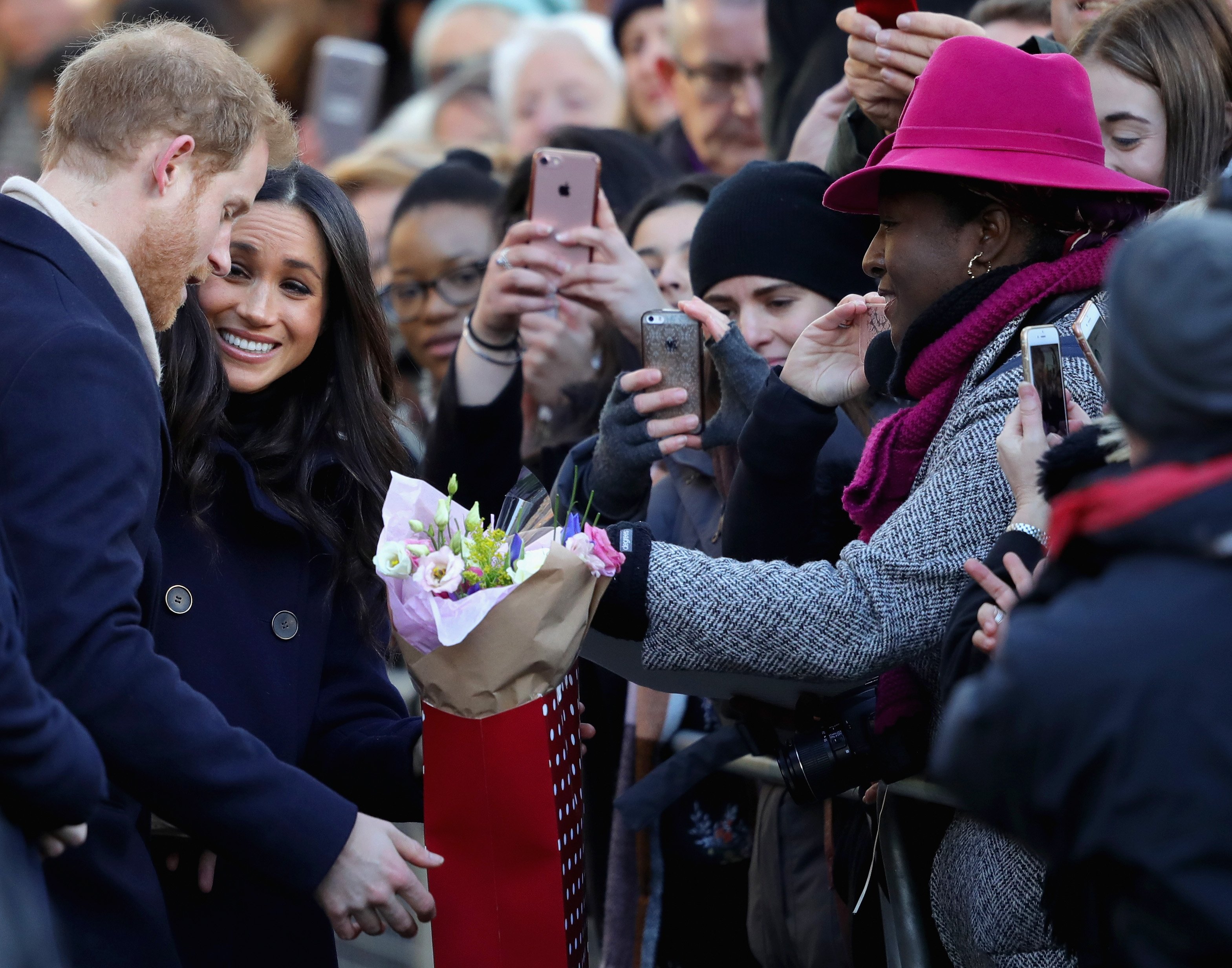 Prince Harry and Meghan Markle interacting with people on December 1, 2017 in Nottingham, England. | Source: Getty Images 