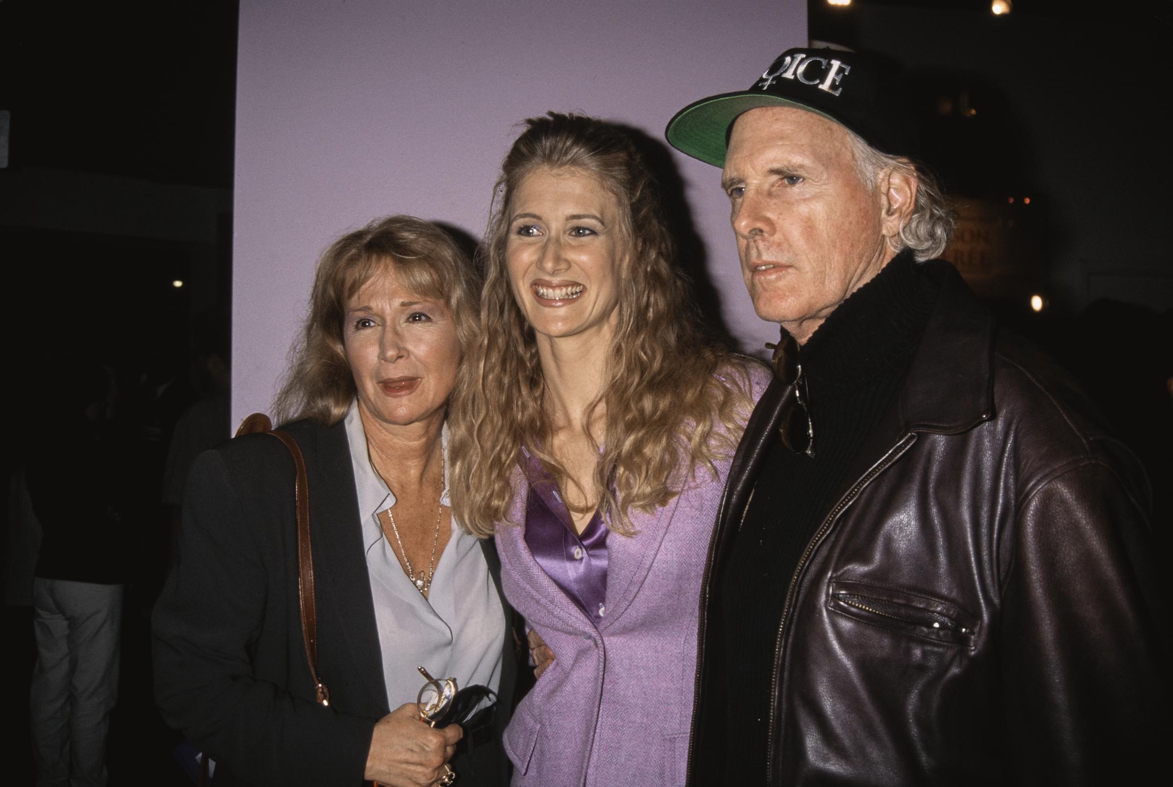 Diane Ladd, Laura Dern, and Bruce Dern attend the "Citizen Ruth" premiere in West Hollywood on November 21, 1996 | Source: Getty Images