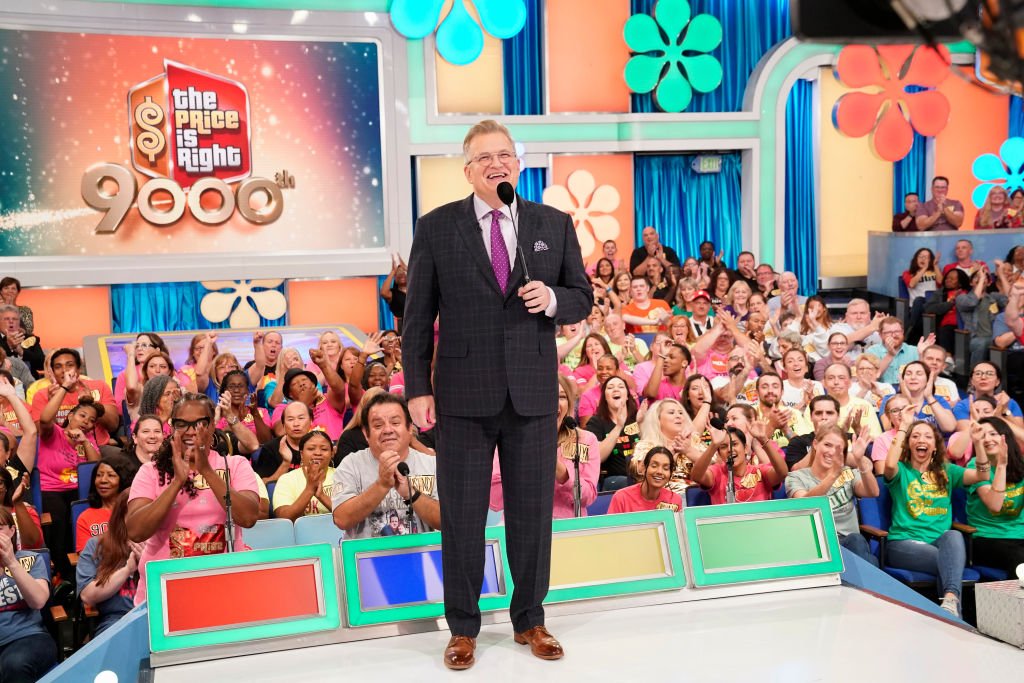 Drew Carey hosts an episode of "The Price Is Right" in Los Angeles, California on October 10, 2019 | Photo: Getty Images