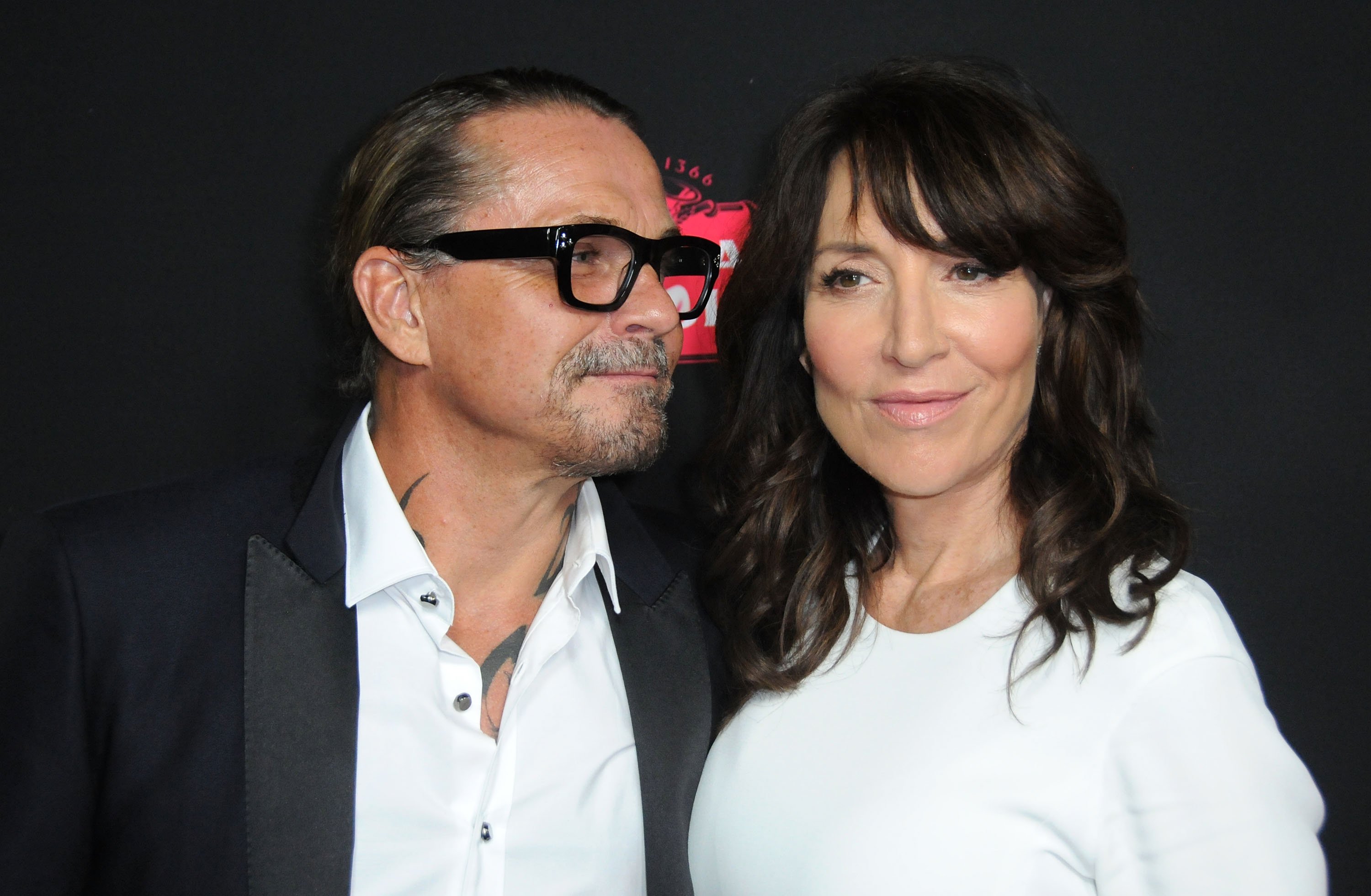 Katey Sagal and her husband Kurt Sutter on November 2, 2016 in Beverly Hills, California | Source: Getty Images 