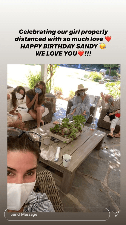 Sandra Bullock poses with Jennifer Aniston and friends at her birthday celebration. | Photo: Instagram/jenniferaniston