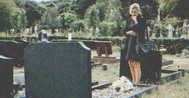 Mujer en cementerio | Shutterstock
