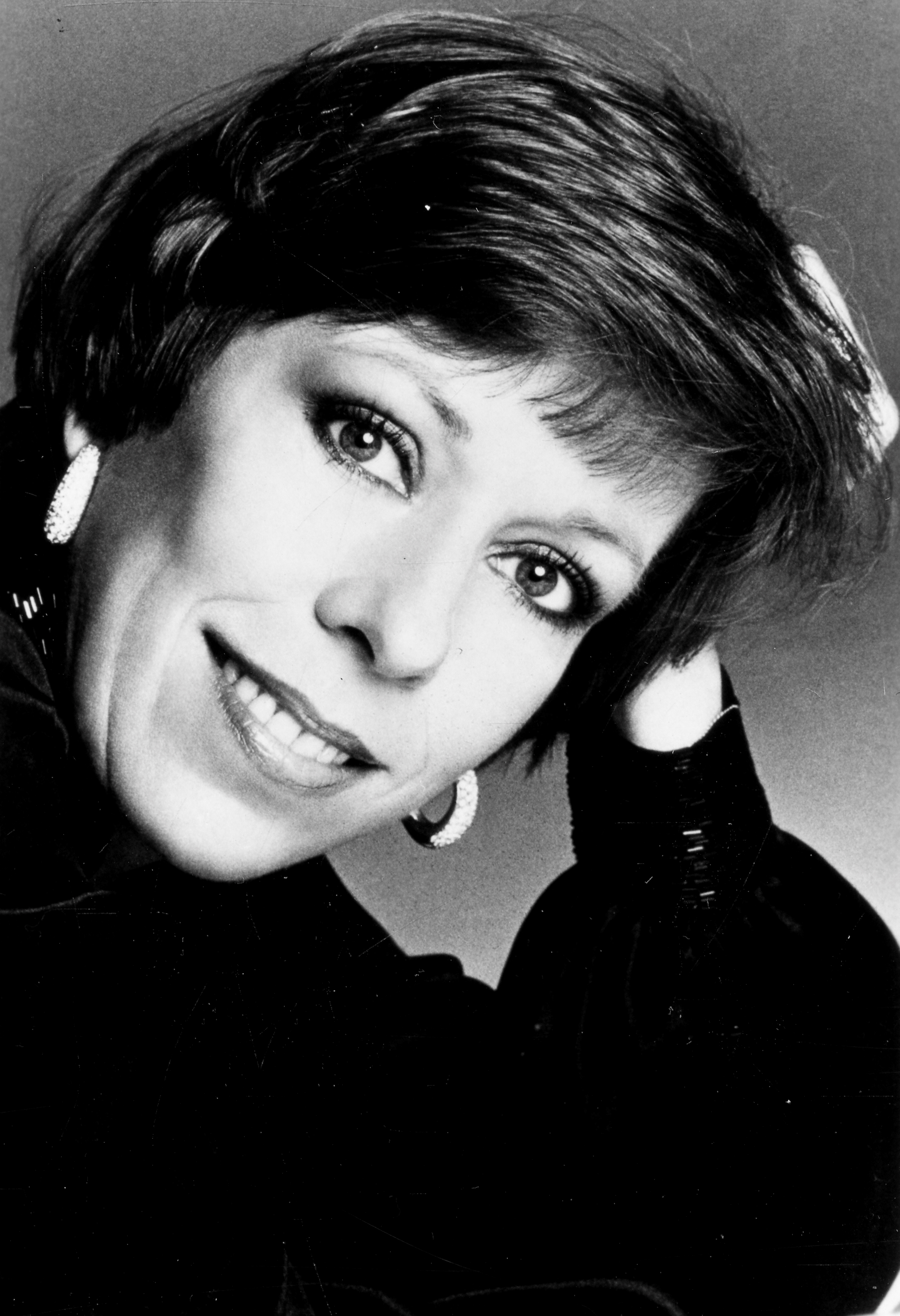 Carol Burnett poses for a portrait on January 1, 1980 | Source: Getty Images
