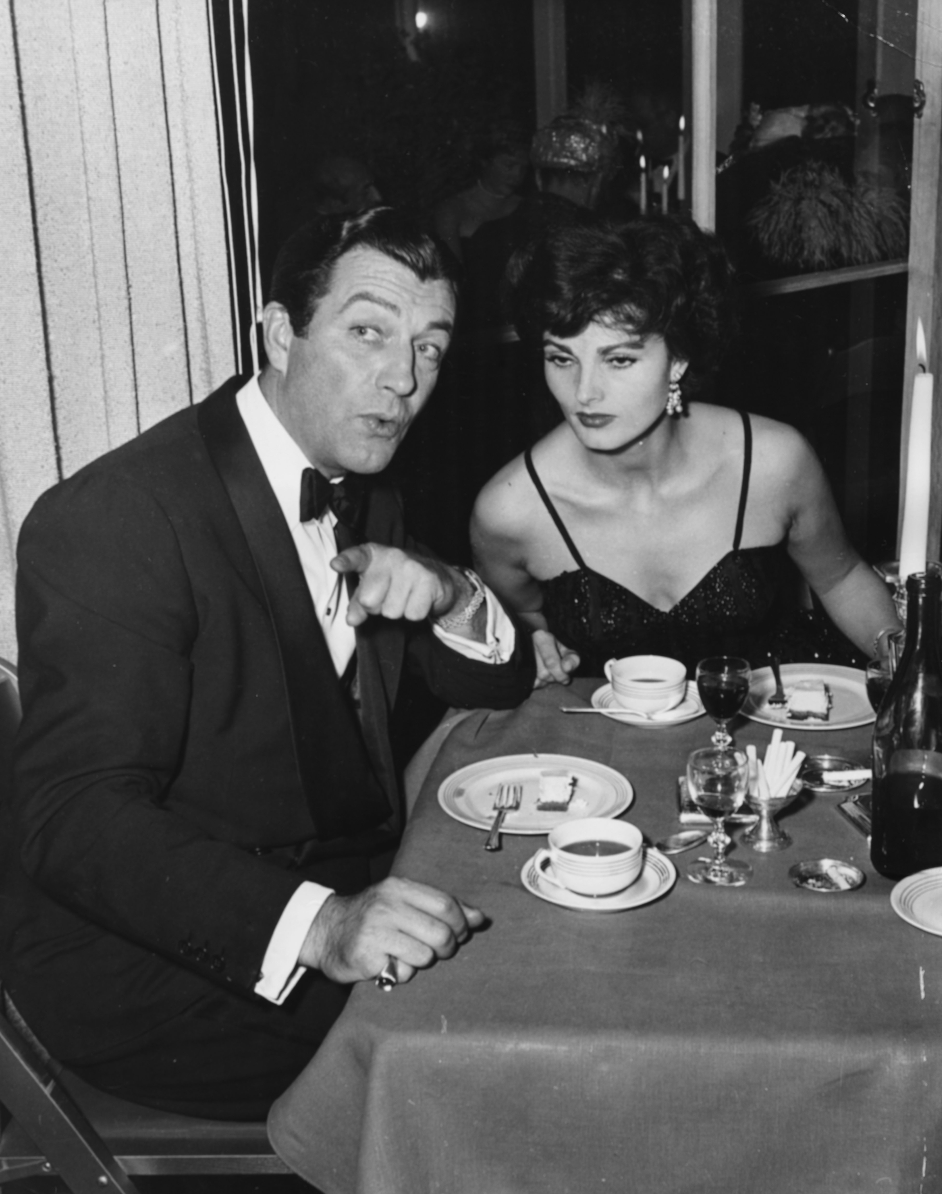 Actor Robert Taylor and his wife Ursula Thiess eating cheesecake and drinking coffee after dinner together in Hollywood, March 12th 1954.  | Source: Getty Images