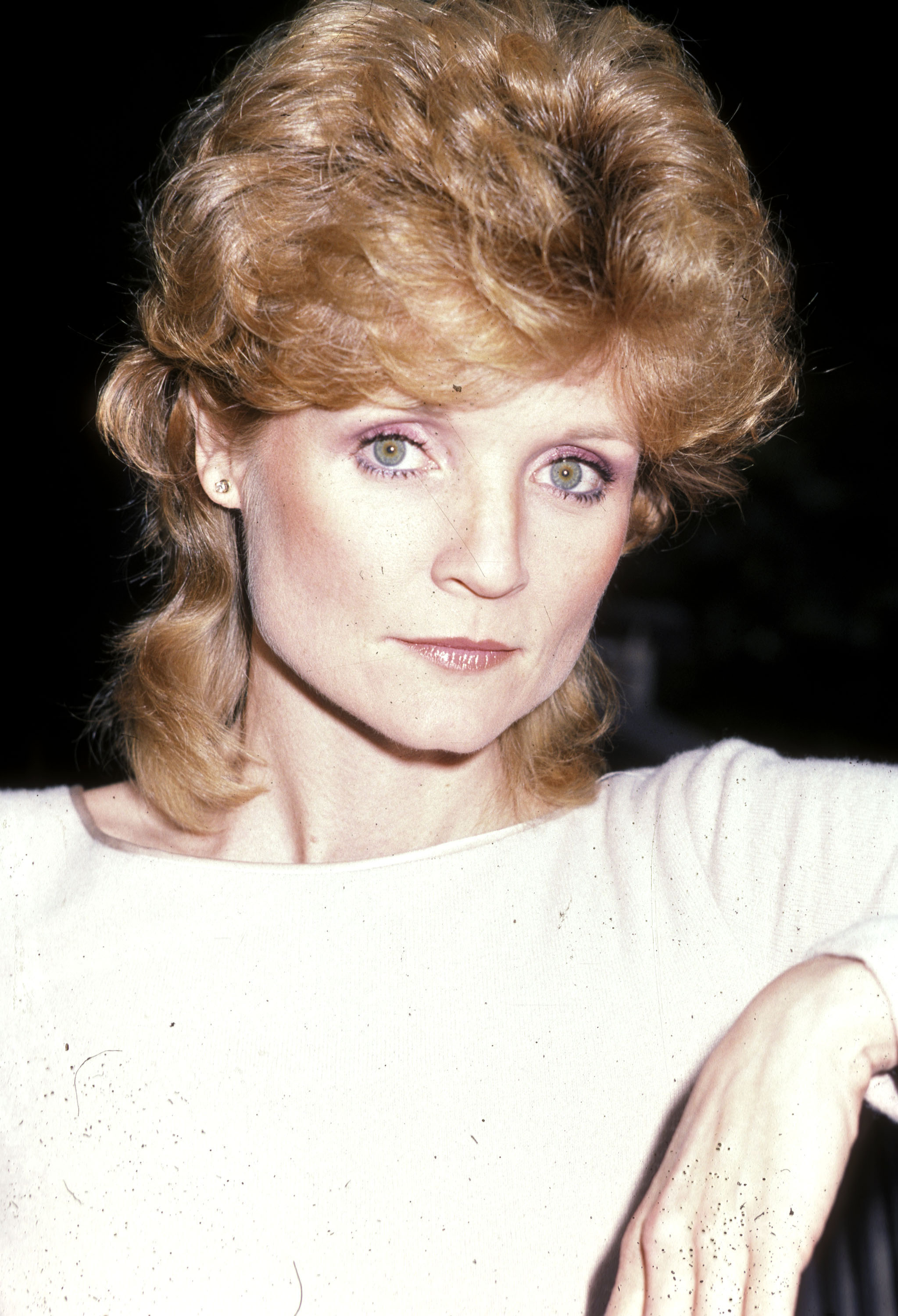 Constance McCashin poses for an exclusive photo session at her home in Los Angeles, California, on November 30, 1983. | Source: Getty Images