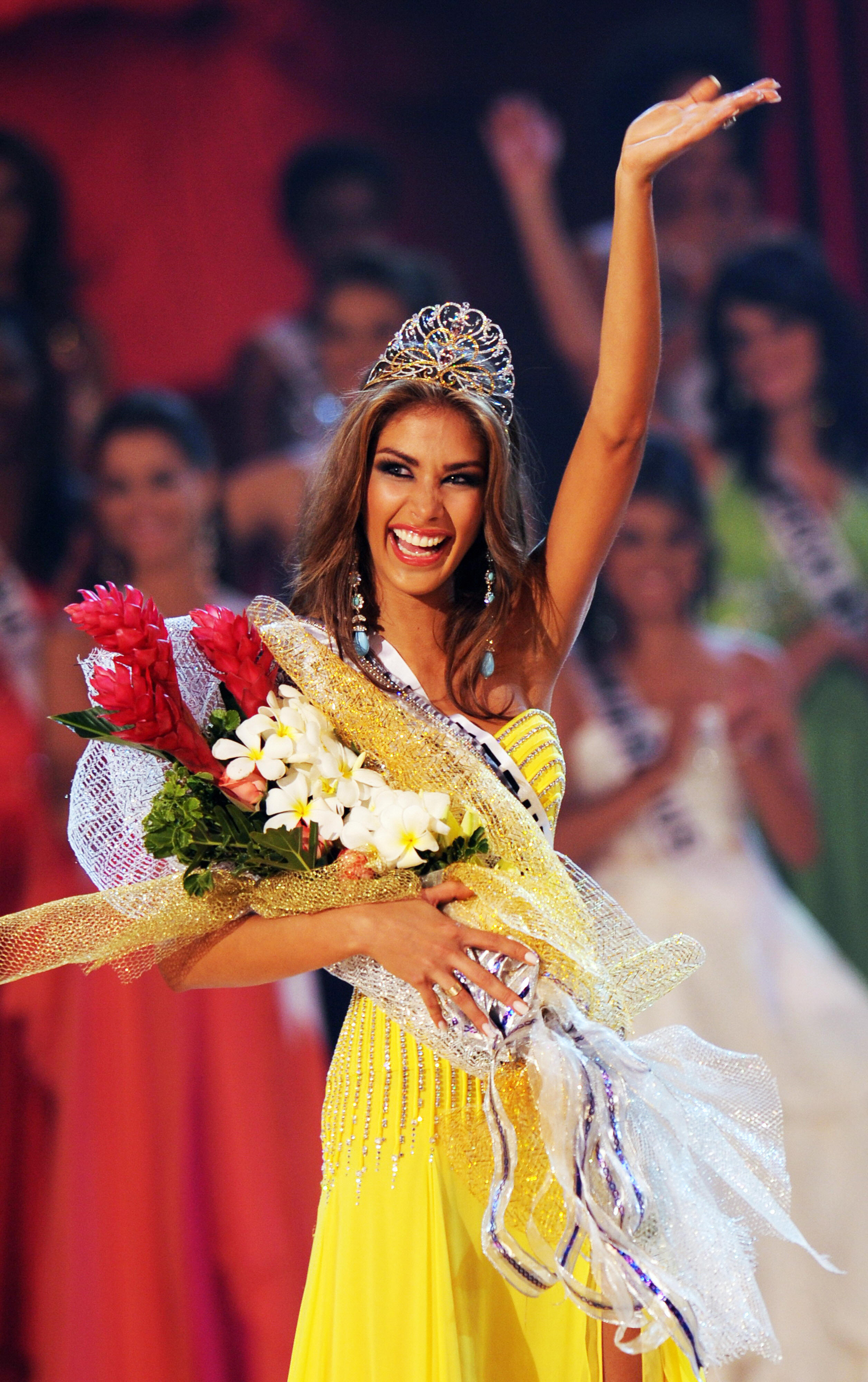 Dayana Mendoza, 22, Miss Venezuela, waves to the public after being crowned Miss Universe 2008.