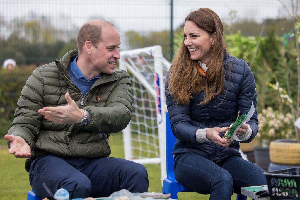 Catherine, Herzogin von Cambridge, und Prinz William, Herzog von Cambridge, treffen am 27. April 2021 im Belmont Community Center in Durham junge Menschen, die vom Cheesy Waffles Project, einer Wohltätigkeitsorganisation für Kinder, Jugendliche und Erwachsene mit zusätzlichen Bedürfnissen im gesamten County Durham, unterstützt werden . (Foto von Andy Commins - WPA Pool) I Quelle: Getty Images
