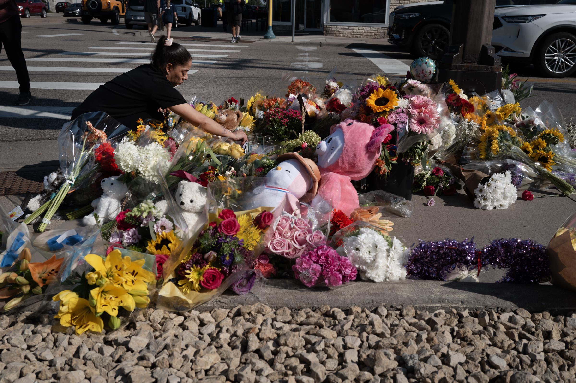 A woman at a memorial for the shooting victims at Annunciation Catholic Church on August 28, 2025, in Minneapolis, Minnesota. | Source: Getty Images