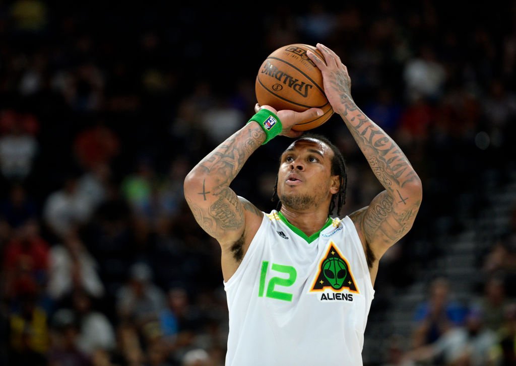 Shannon Brown of the Aliens takes a free throw while playing against Bivouac in Salt Lake City, Utah | Photo: Getty Images