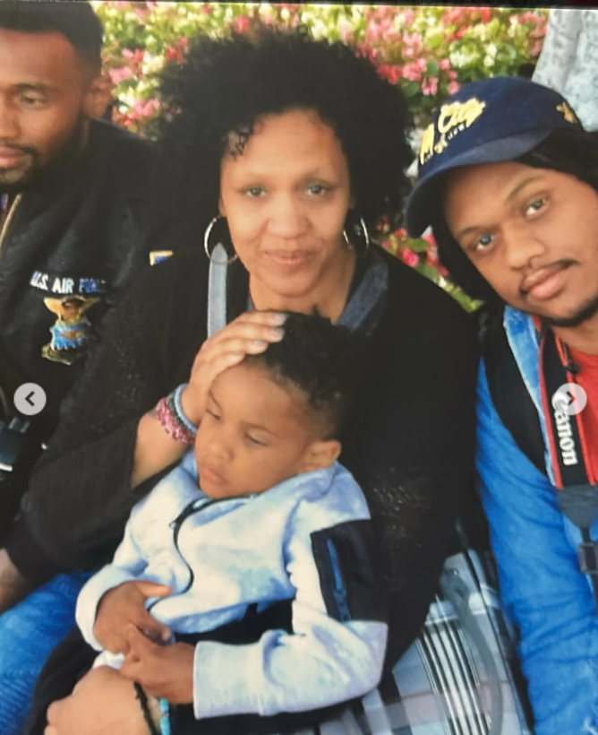 Julie sits at the center holding Clyde on her lap, while Niko and Brian McKnight, sit by her side, from a post dated September 28, 2025. | Source: Instagram/itsjuliemcknight