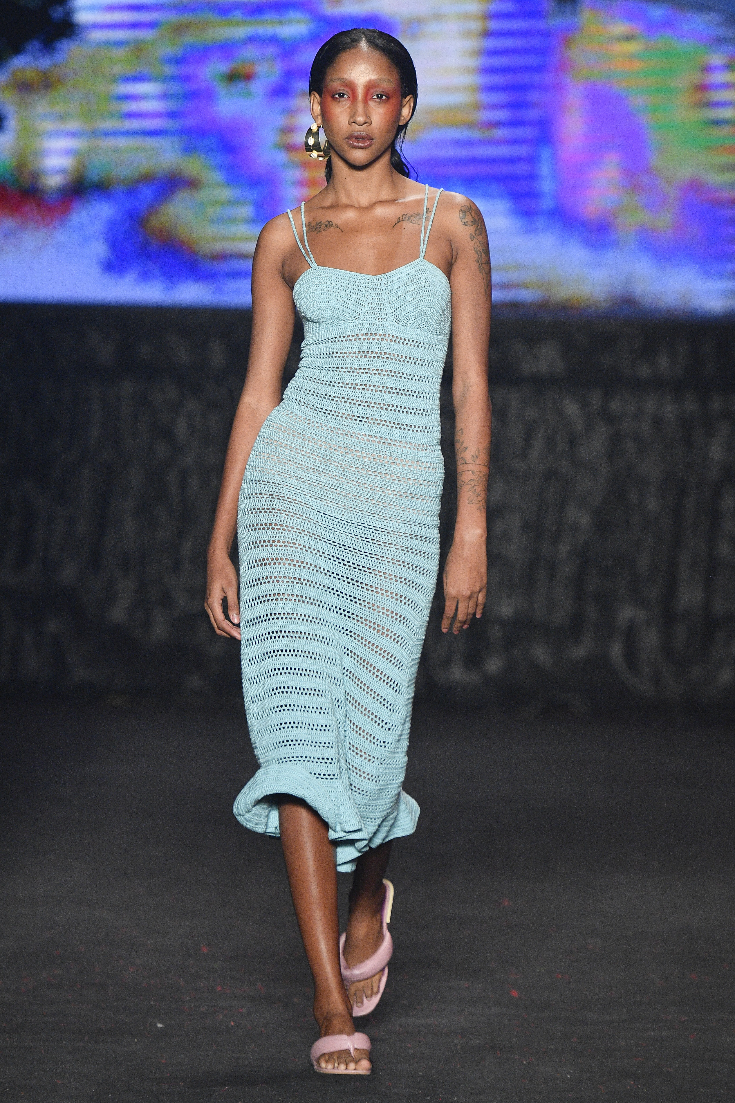 A model walking the runway at Atelie Mao de Mae fashion show during Sao Paulo Fashion Week in Sao Paulo, Brazil on June 4, 2022 | Source: Getty Images