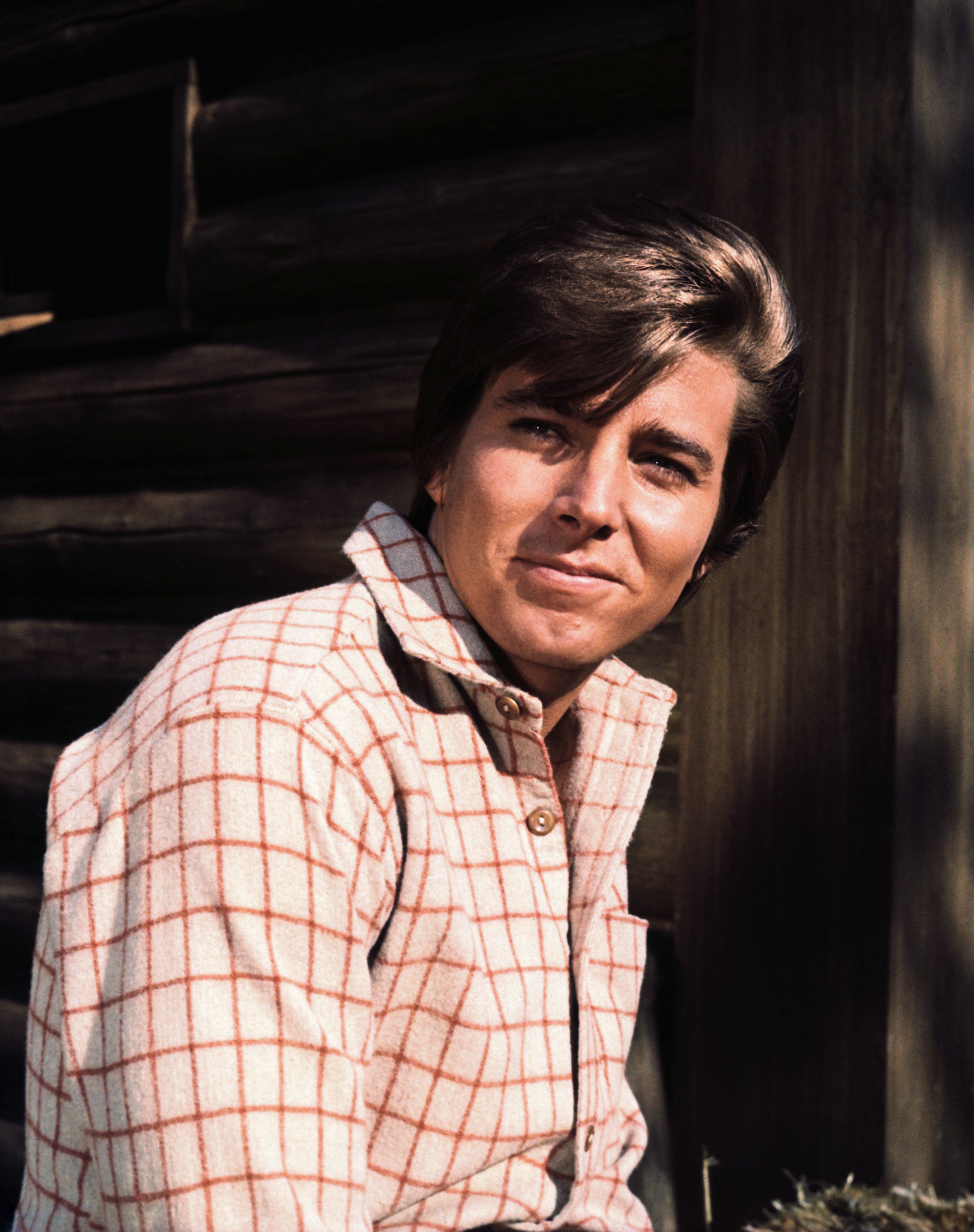 Pop star and TV actor Bobby Sherman posing for a photo | Source: Getty Images