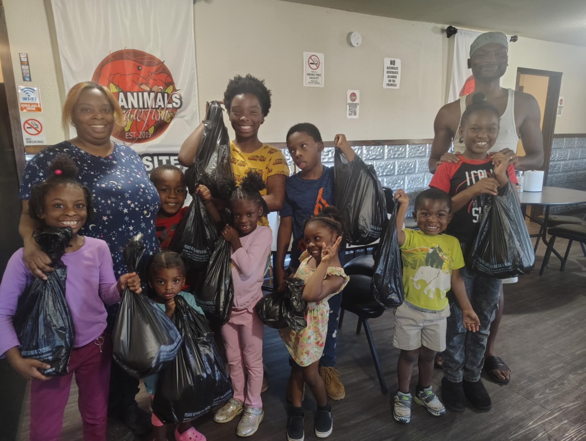 Shamar and Shaneiqua Elkins with their kids, posted on May 4, 2025. | Source: Facebook/Shaneiqua Elkins