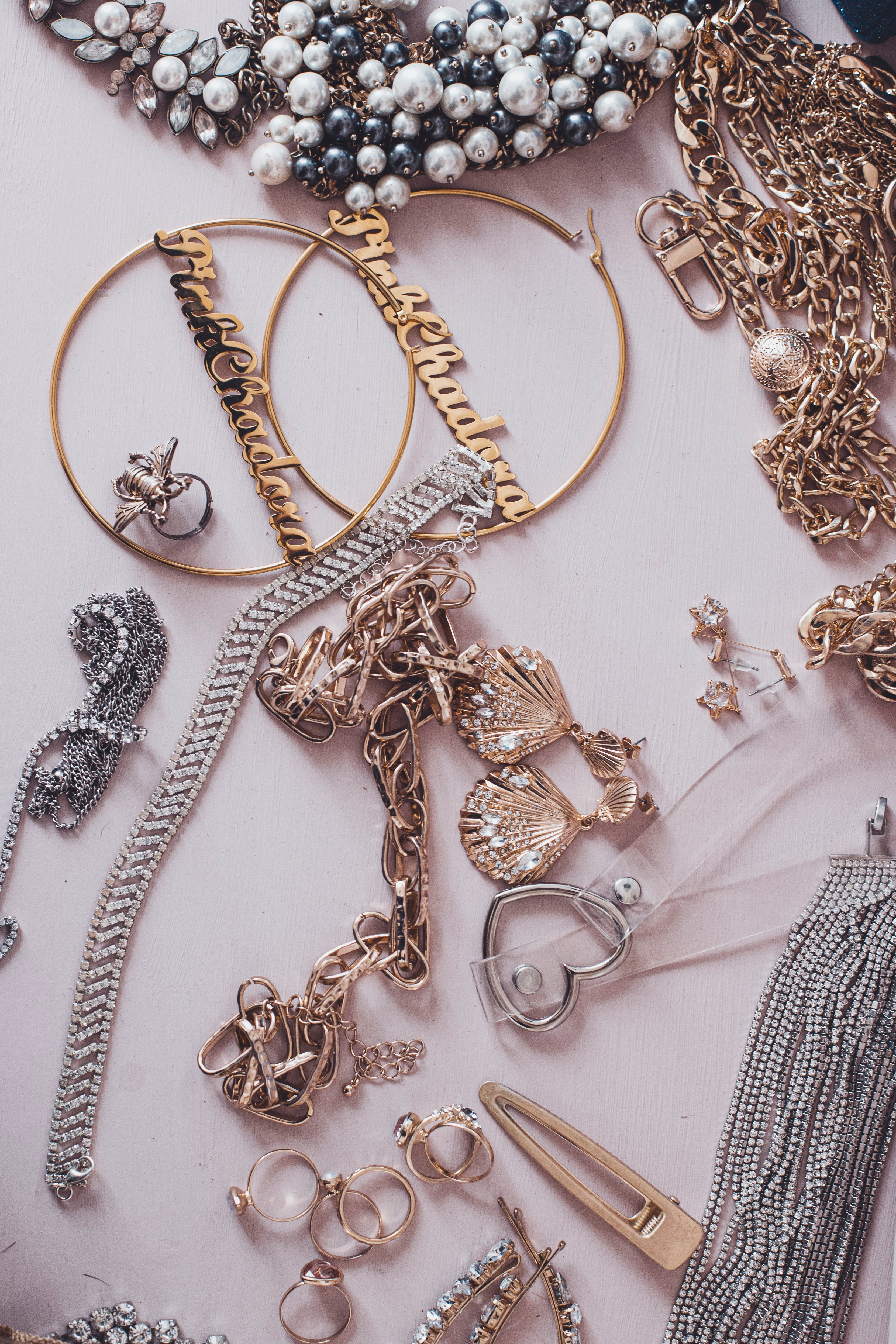 Anna started sorting through her jewelry to see what was valuable. | Source: Unsplash
