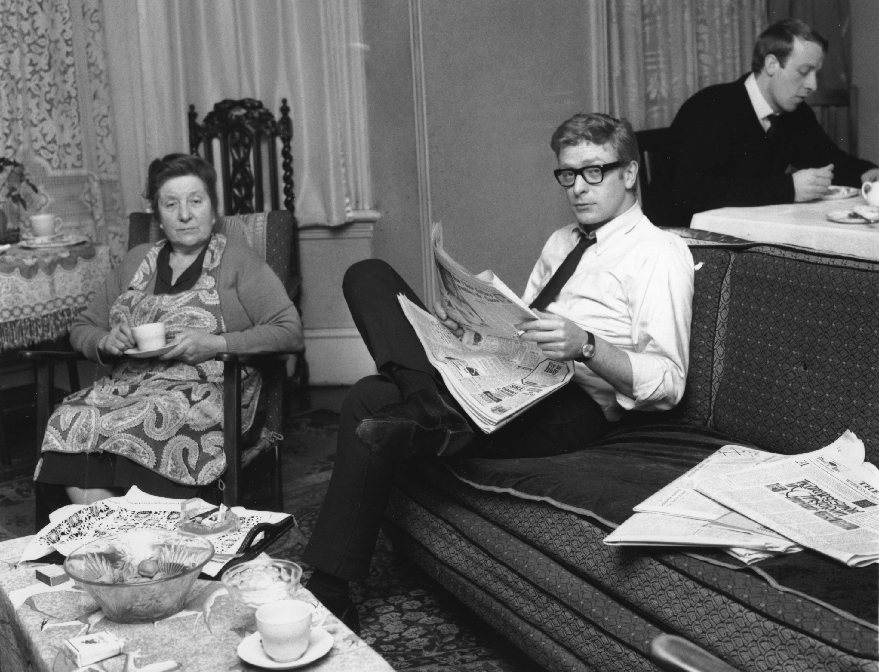Ellen Burchell, Michael Caine and Stanley Caine at home on February 3, 1964 in England | Source: Getty Images
