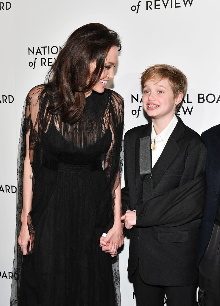 Angelina y Shiloh asisten a la Gala de Premios de la Junta Nacional de Revisión de 2018.| Foto: Getty Images Angelina y Shiloh asisten a la Gala de Premios de la Junta Nacional de Revisión de 2018.| Foto: Getty Images