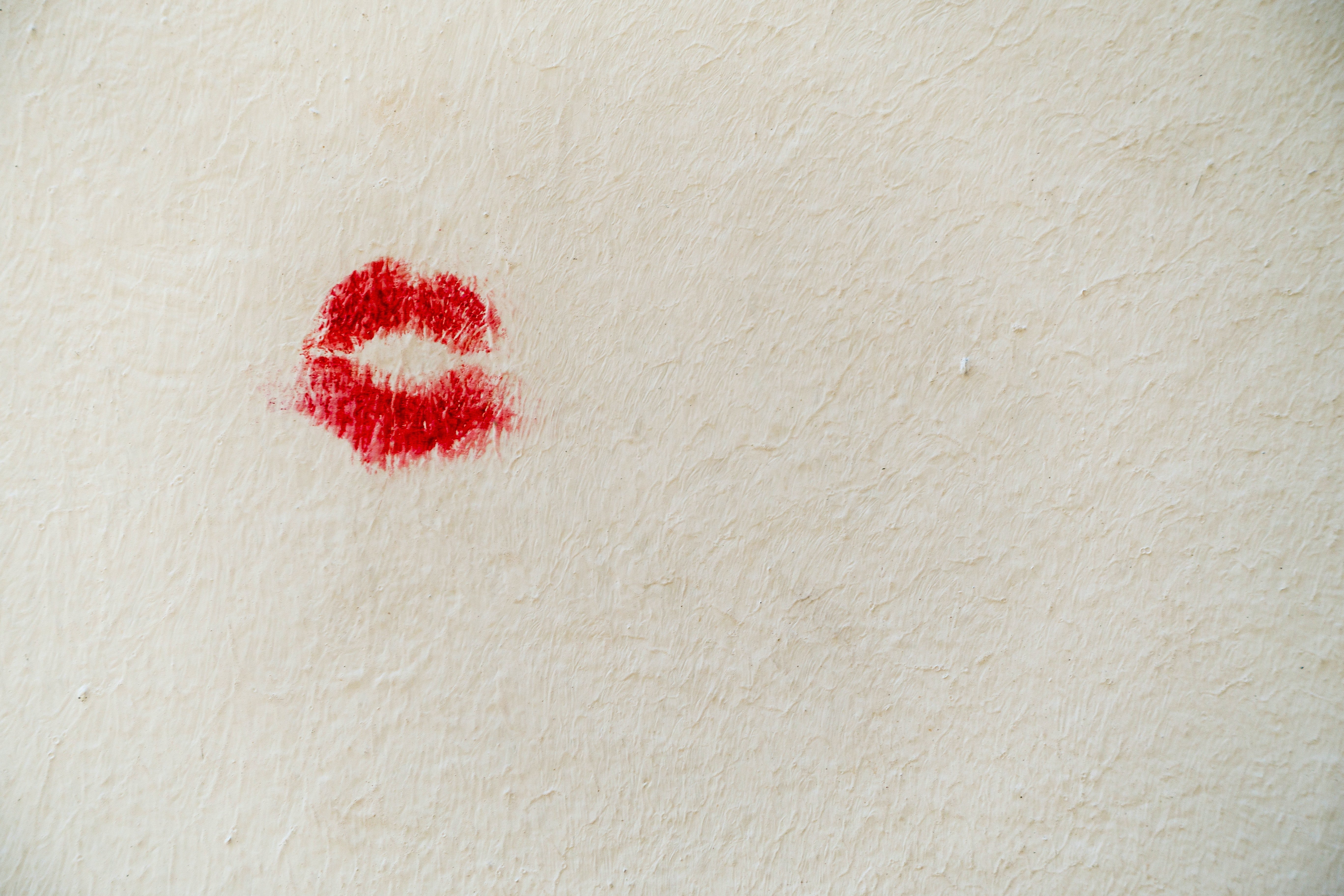 Red lipstick | Shutterstock