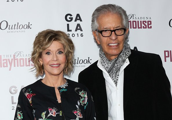  Jane Fonda and Music Producer Richard Perry attend the Pasadena Playhouse Gala on April 30, 2016 | Photo: Getty Images