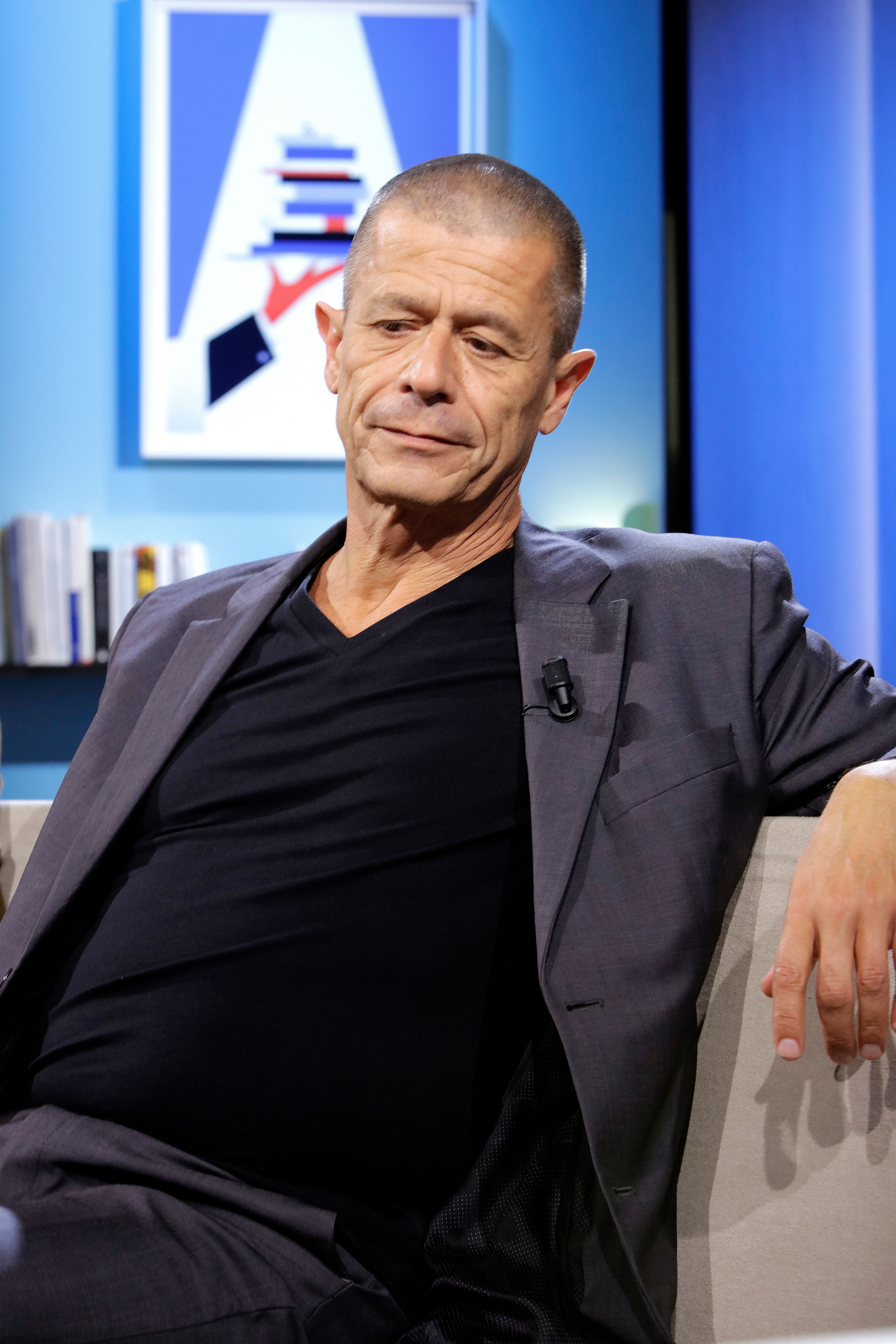 l'écrivain Emmanuel Carrere à Paris, France le 10/03/2018. | Photo : Getty Images