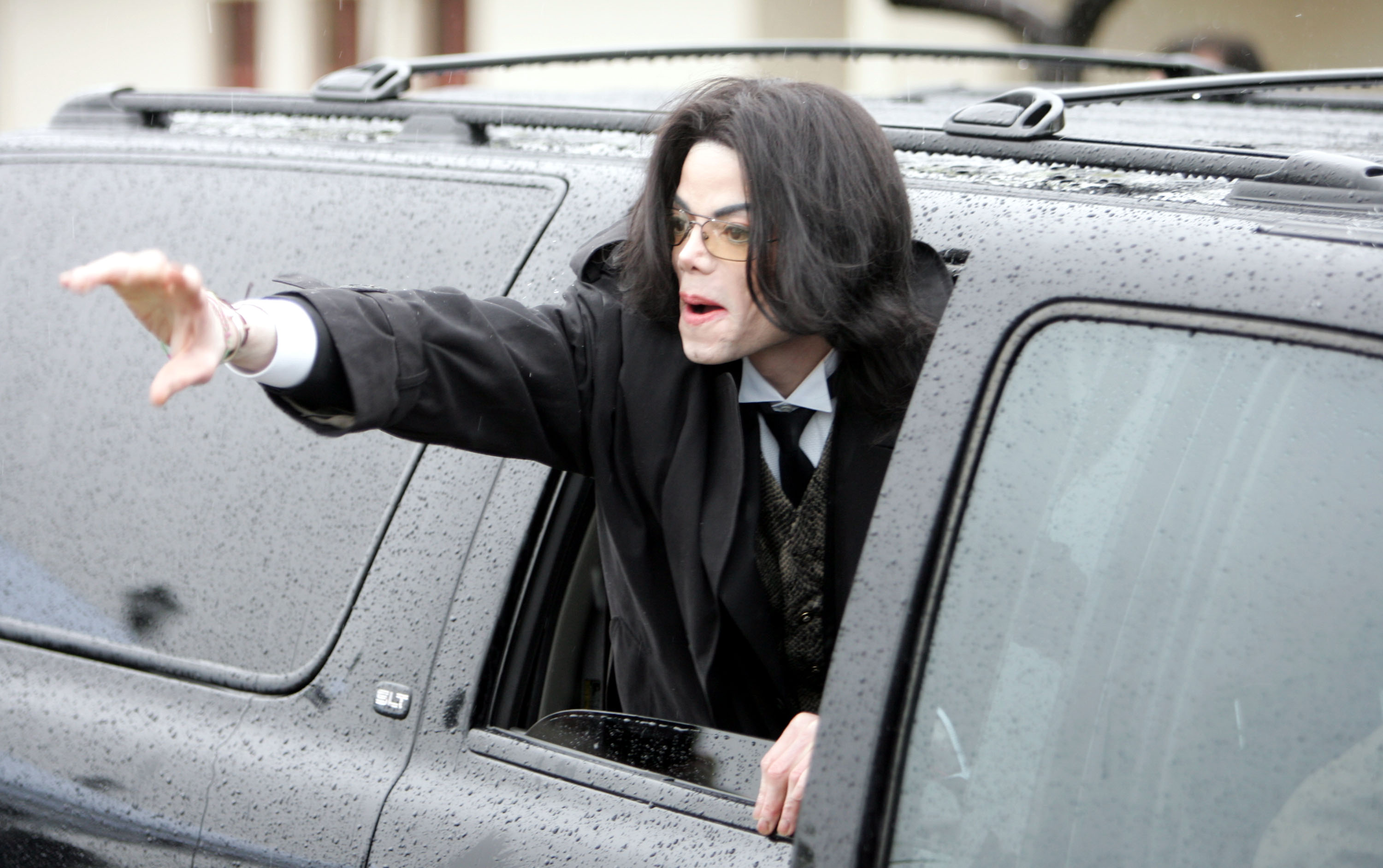 Michael Jackson at the Santa Barbara County Courthouse in 2005 | Source: Getty Images