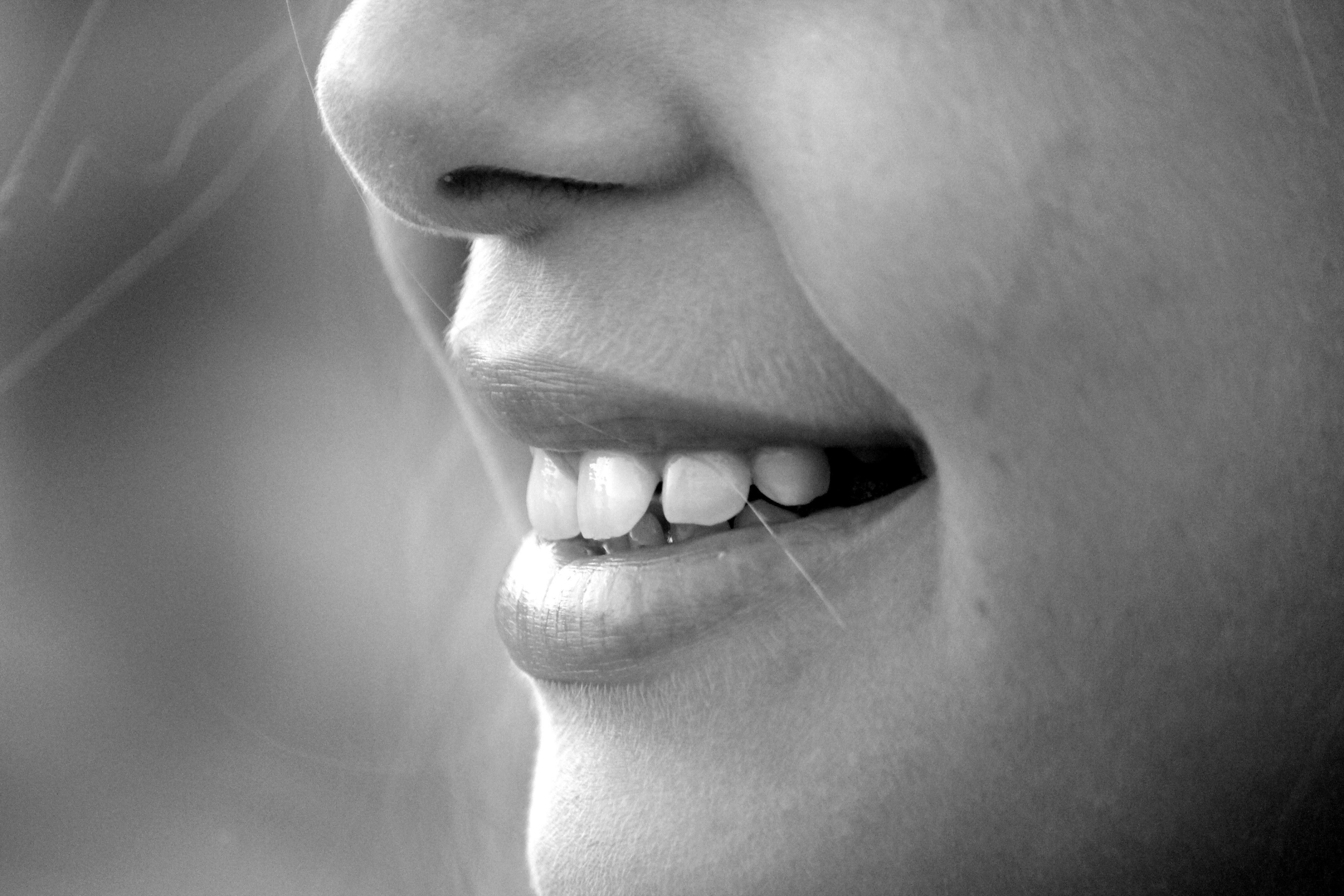 An image of a lady's teeth | Photo: Pixabay
