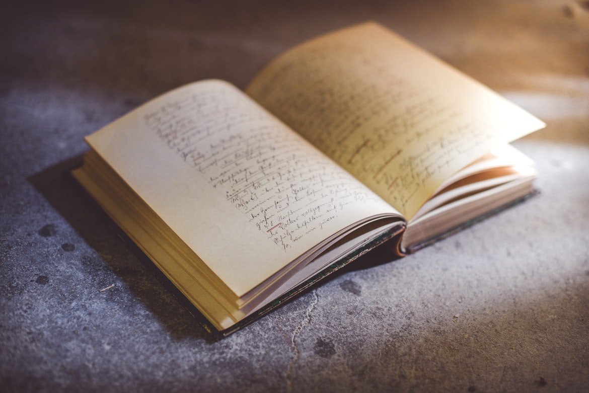 Among the books in the trunk Frank found an old diary | Source: Unsplash