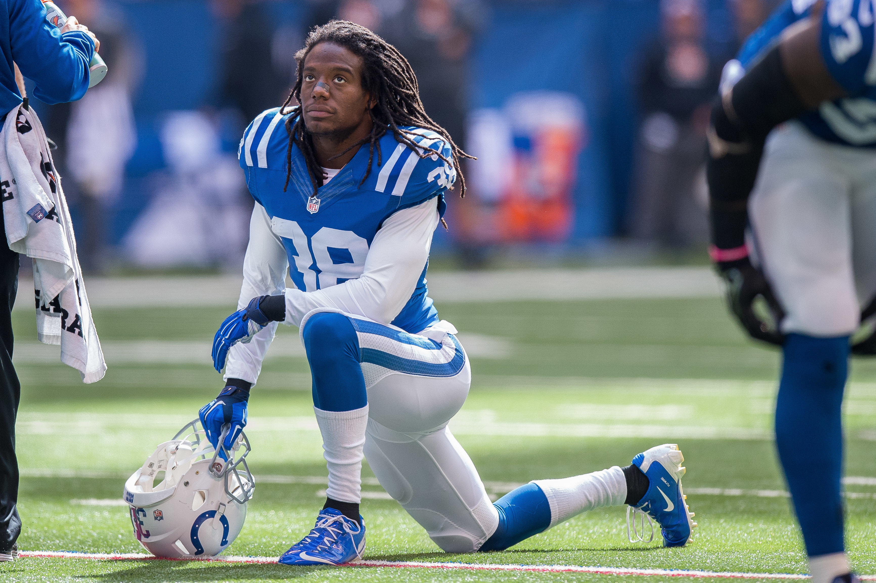 Sergio Brown of the Indianapolis Colts during a timeout during a football game at Lucas Oil Stadium in Indianapolis, Indiana, on October 19, 2014 | Source: Getty Images