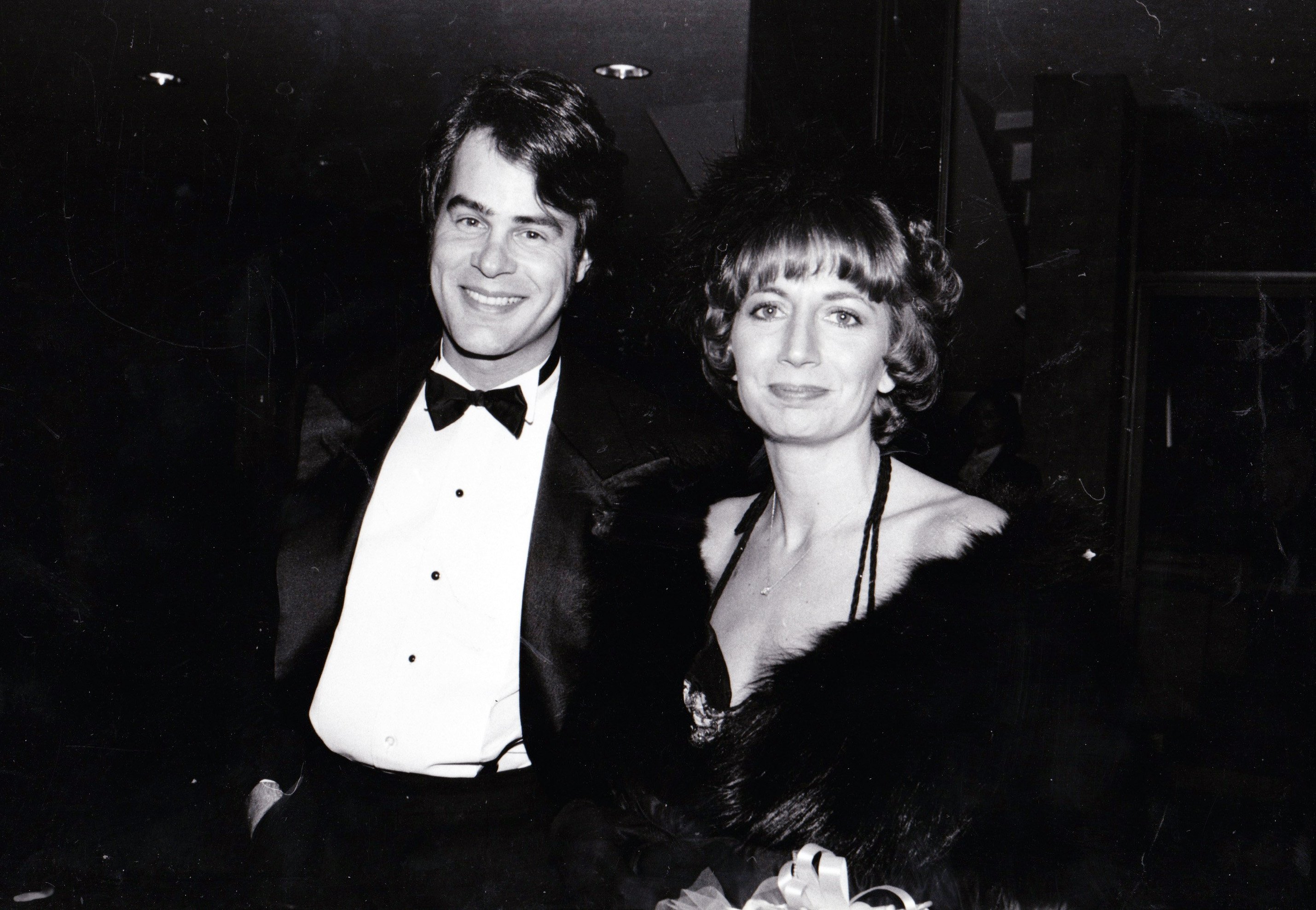  Penny Marshall and Dan Aykroyd in 1980 in New York City. | Source: Getty Images
