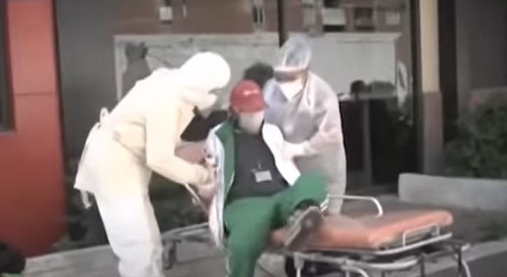 Don Felipe siendo trasladado al hospital. | Foto: Captura de Youtube/Milenio