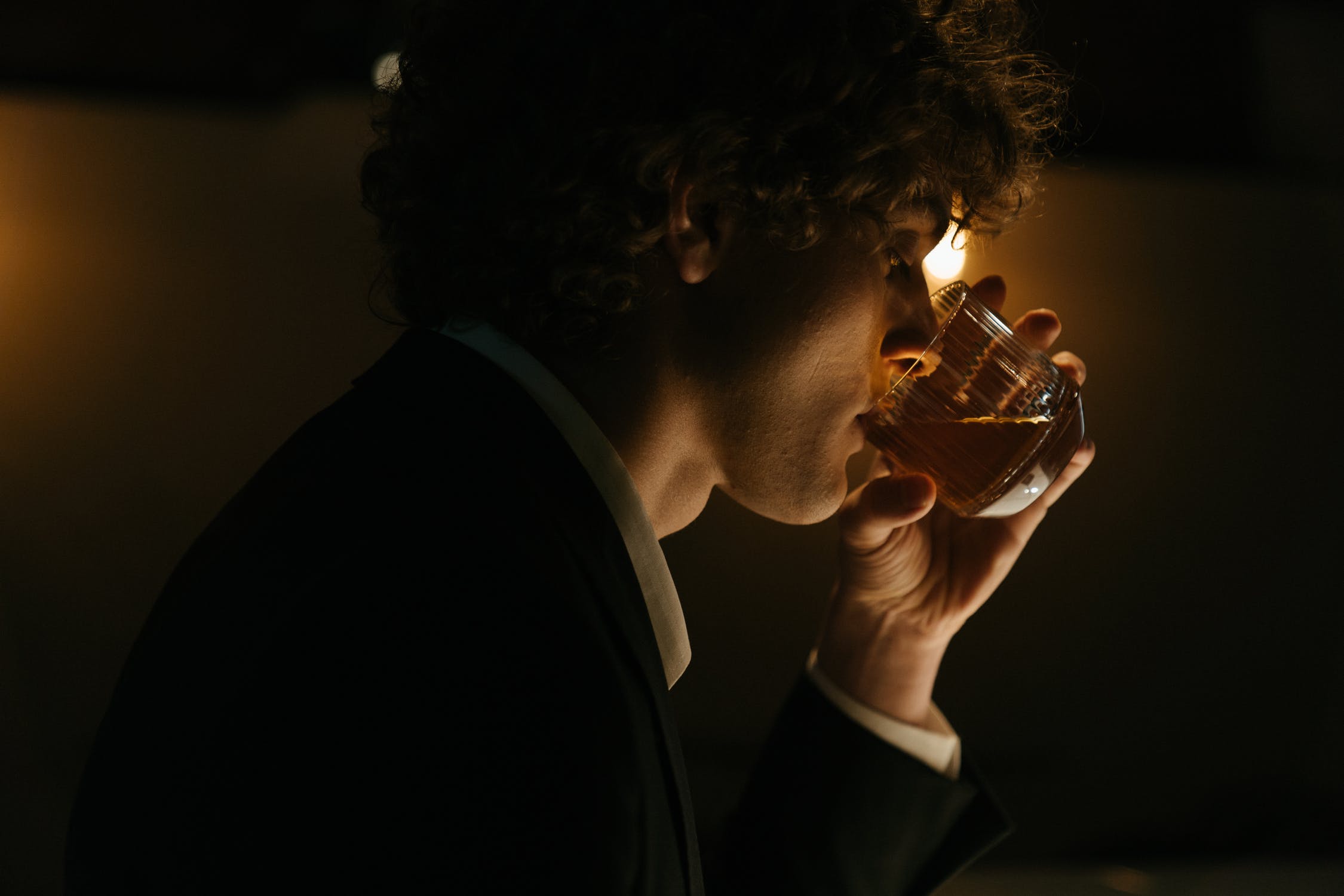 Man drinking | Source: Pexels