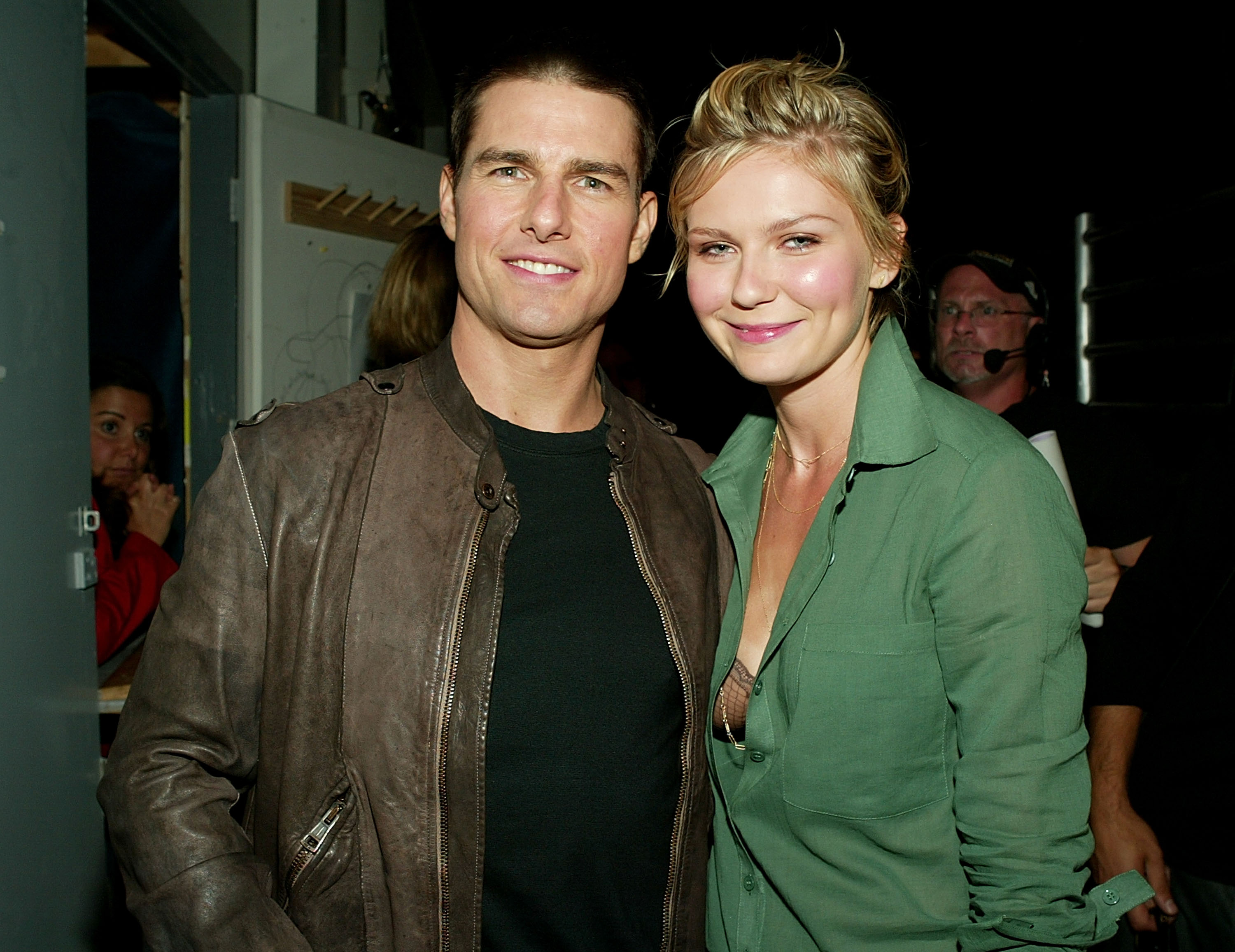 Tom Cruise and Kirsten Dunst backstage at the MTV Movie Awards on June 5, 2004, in Culver City, California | Source: Getty Images