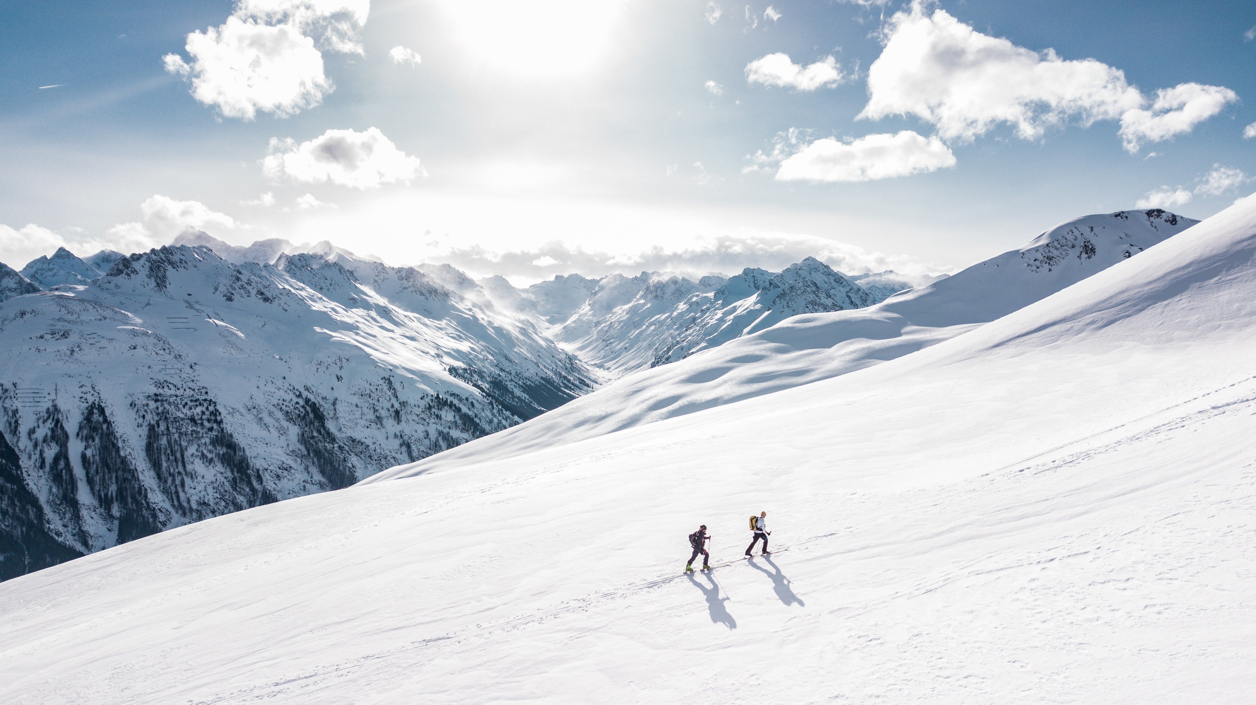 Peter and Monique decided to rest before continuing on with their climb. | Photo: Pexels