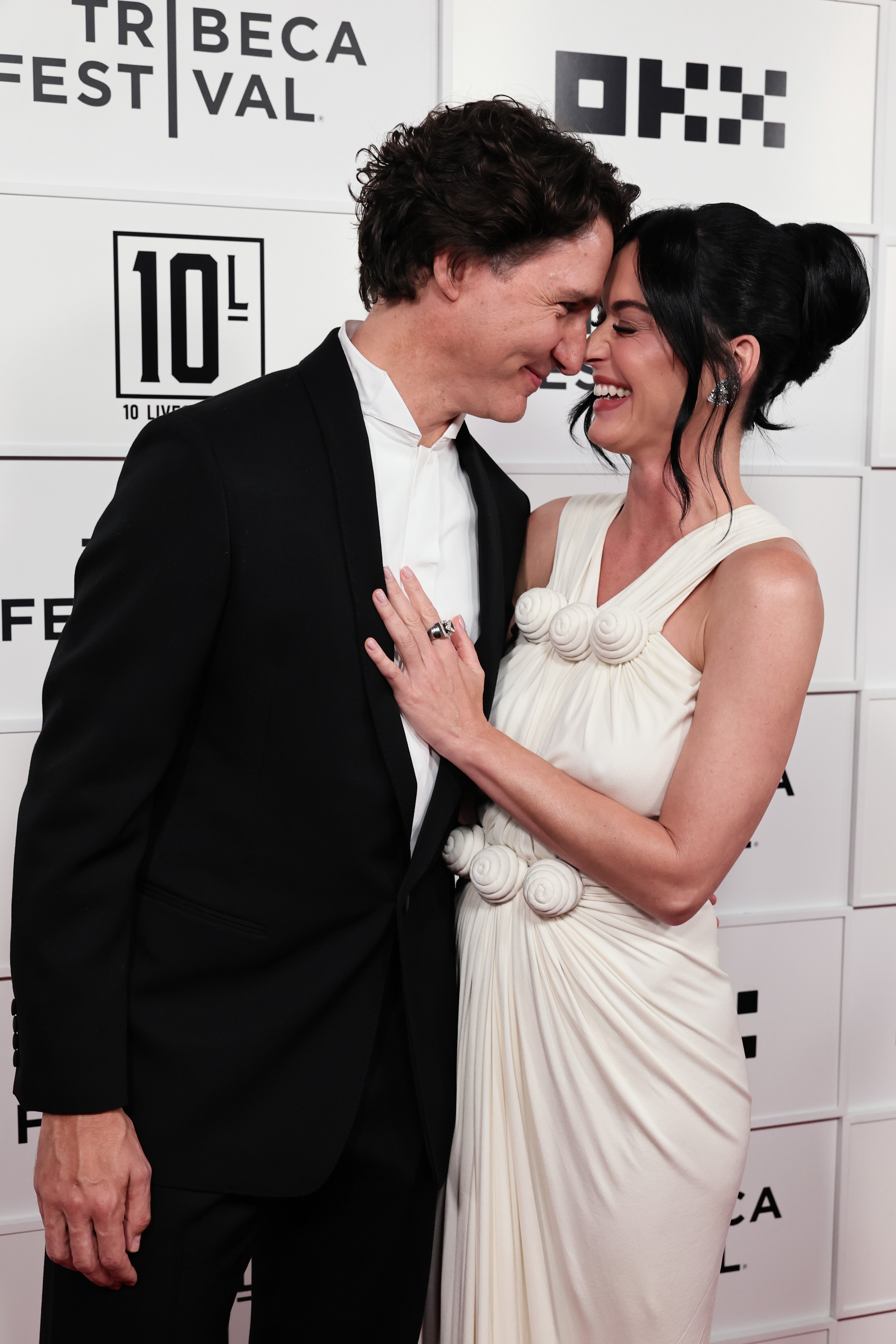 A moment that speaks for itself. Katy Perry and Justin Trudeau appeared completely absorbed in each other as they shared a smiling, forehead-to-forehead moment in front of photographers. | Source: Getty Images