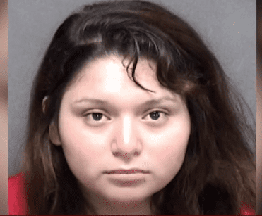 D'Lanny Chairez in her mugshot. | Photo: YouTube/KSAT 12