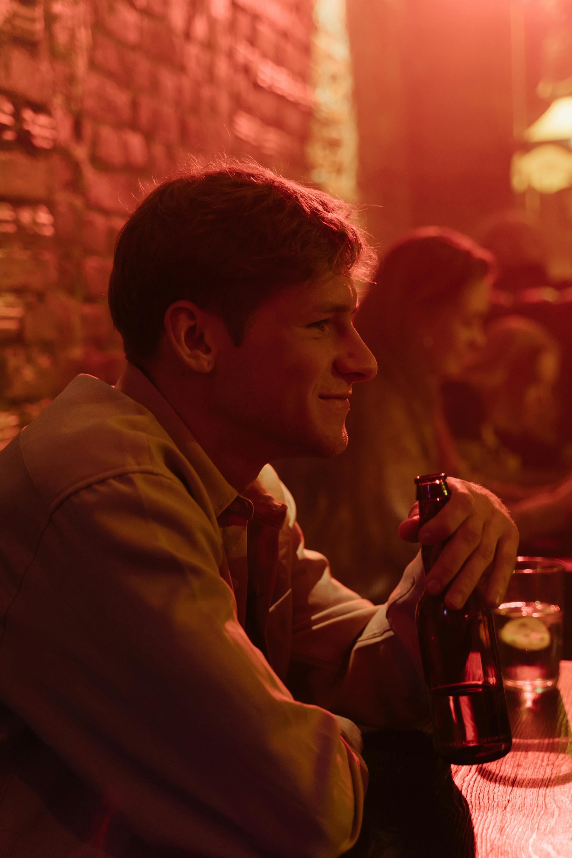 A man drinking beer in a pub | Source: Pexels