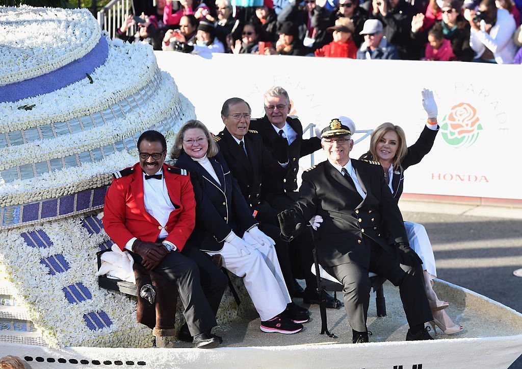 Ted Lange, Lauren Tewes, Bernie Kopell, Fred Grandy, Gavin MacLeod and Jill Whelan of "The Love Boat" attend the 126th Annual Tournament of Roses Parad in Pasadena, California on January 1, 2015 | Photo: Getty Images