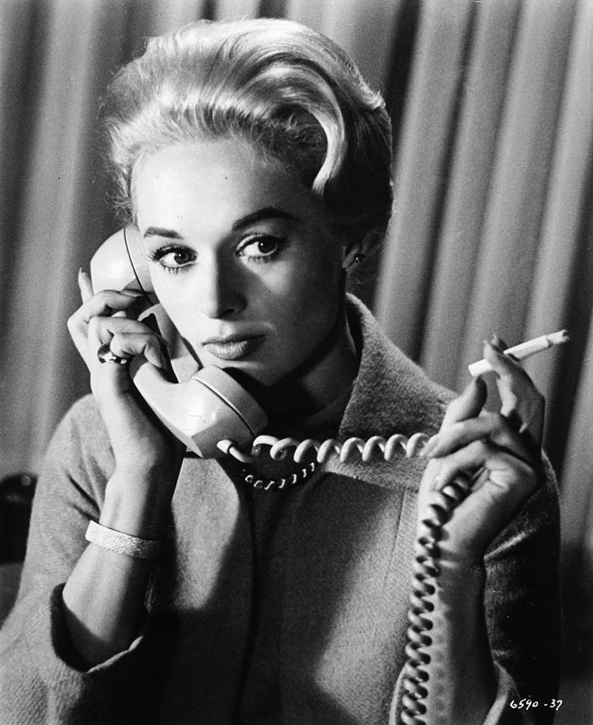 Tippi Hedren receives phone call on the set of 'The Birds' on January 1, 1963 | Photo: Getty Images