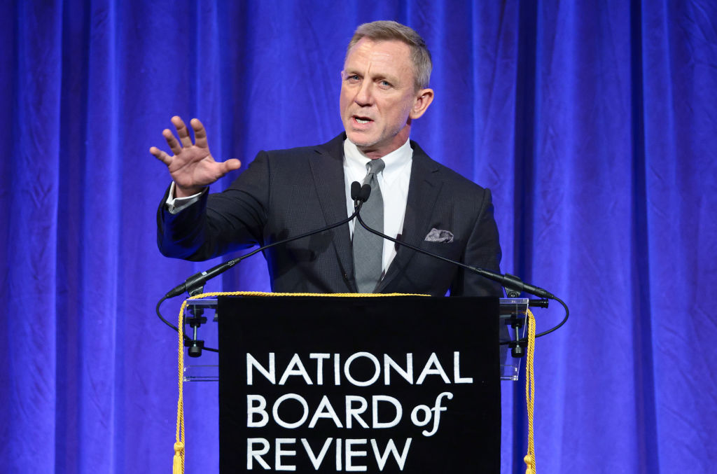 Daniel Craig prend la parole sur scène lors du gala des National Board Of Review 2023 Awards au Cipriani 42nd Street le 8 janvier 2023 à New York. | Photo : Getty Images