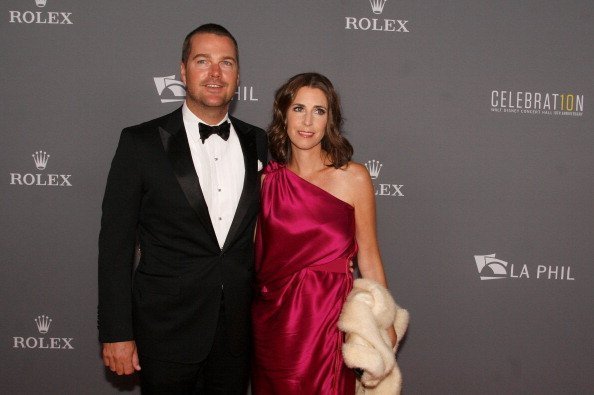 Actor Chris O'Donnell (L) and Caroline Fentress arrive at the Los Angeles Philharmonic's 10th Anniversary Celebration at Walt Disney Concert Hall in Los Angeles, California | Photo: Getty Images