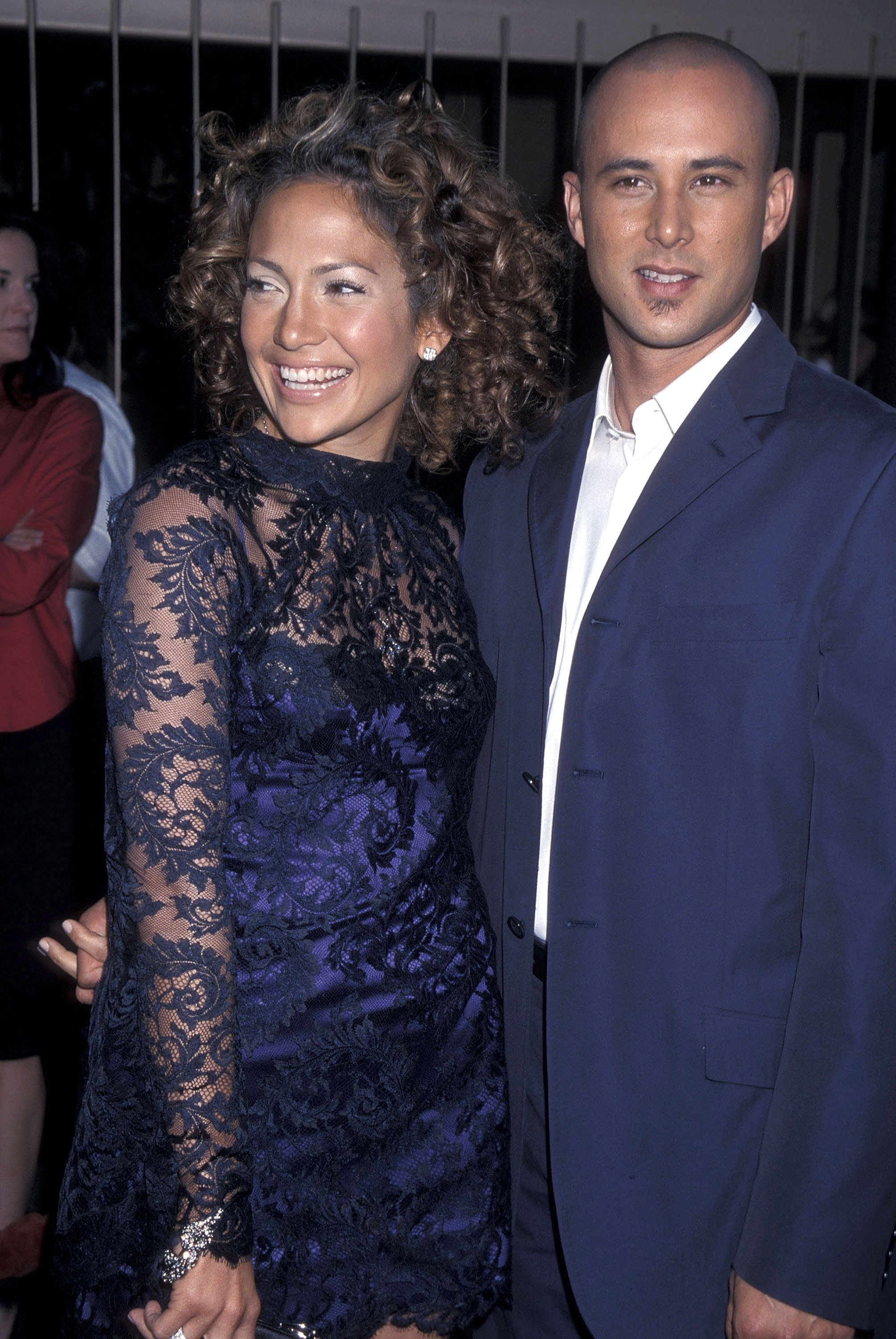 Jennifer Lopez and Cris Judd at the Hollywood premiere of "Angel Eyes" on May 15, 2001 | Source: Getty Images
