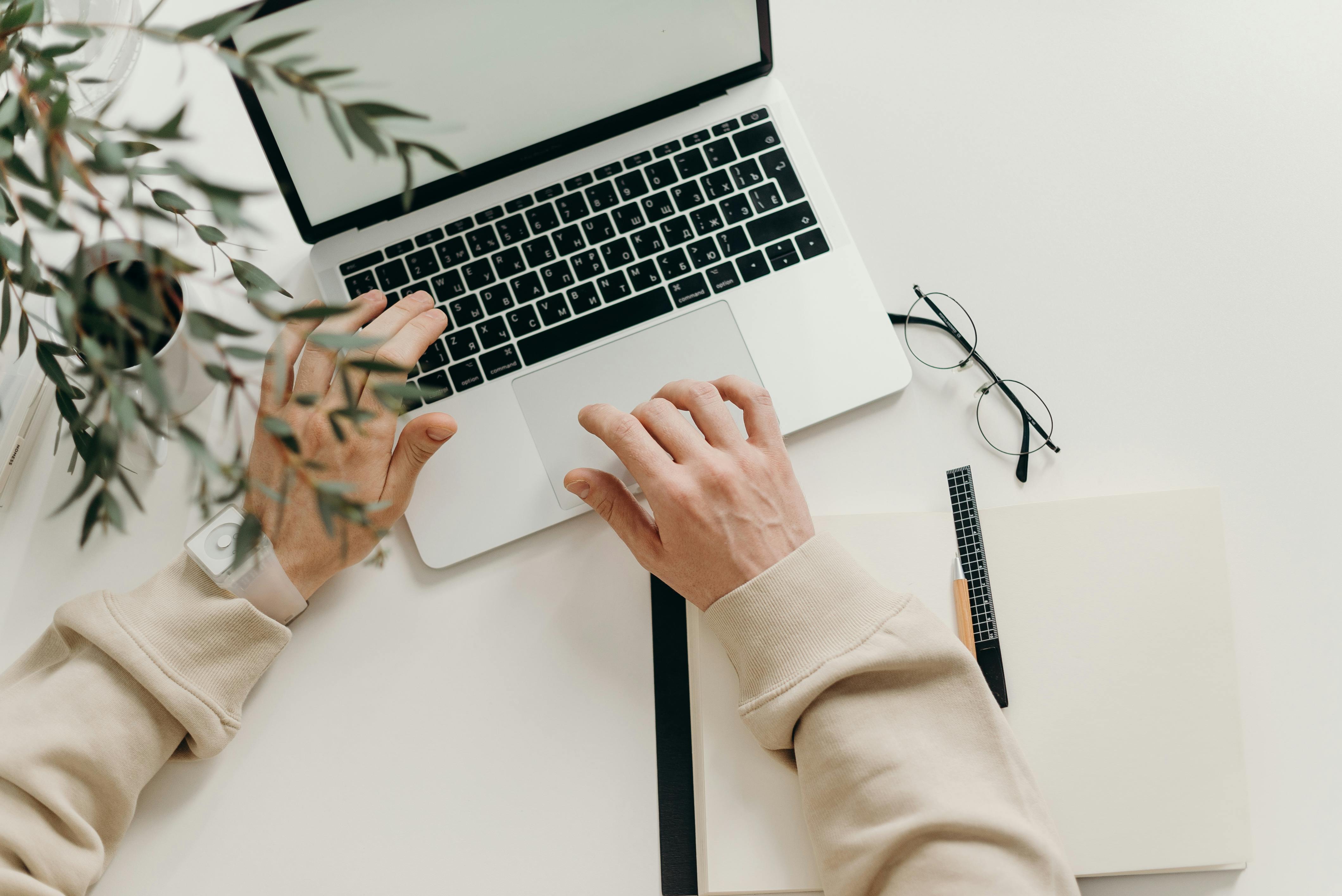 A man working on his laptop | Source: Pexels